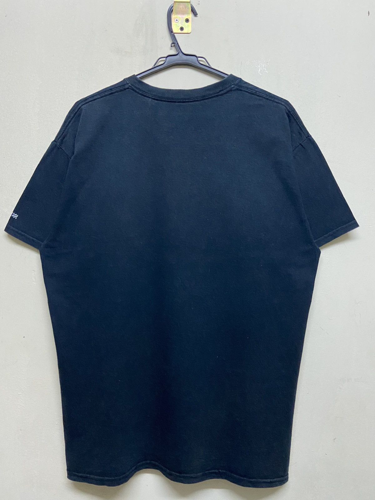 Fashion Victim × Japanese Brand × Vintage Wording Tee Statment SABRE “MID FINGERS” Size US L / EU 52-54 / 3 - 4 Thumbnail