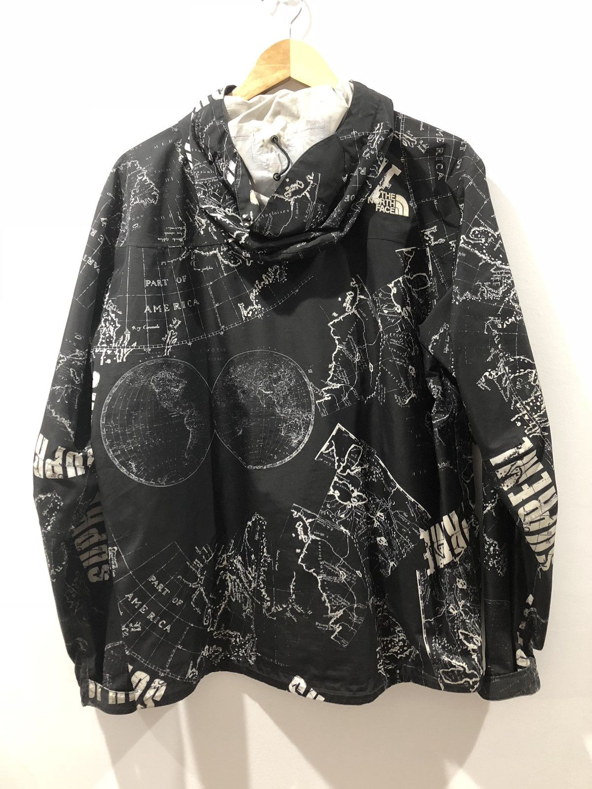 Supreme × The North Face Supreme x TNF SS12 Venture Jacket Black *Read Description* Size US M / EU 48-50 / 2 - 2 Thumbnail