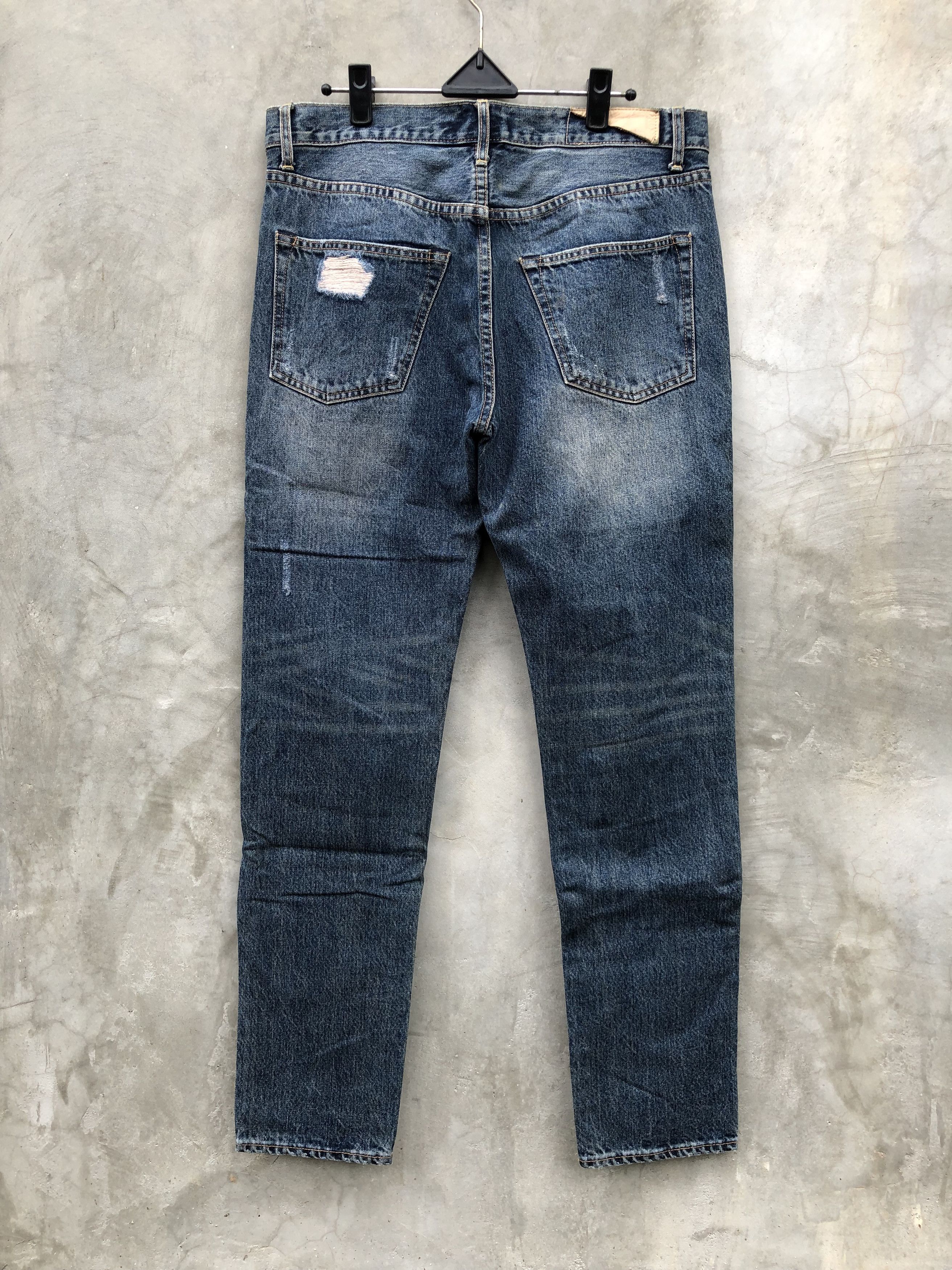 Izzue distressed denim