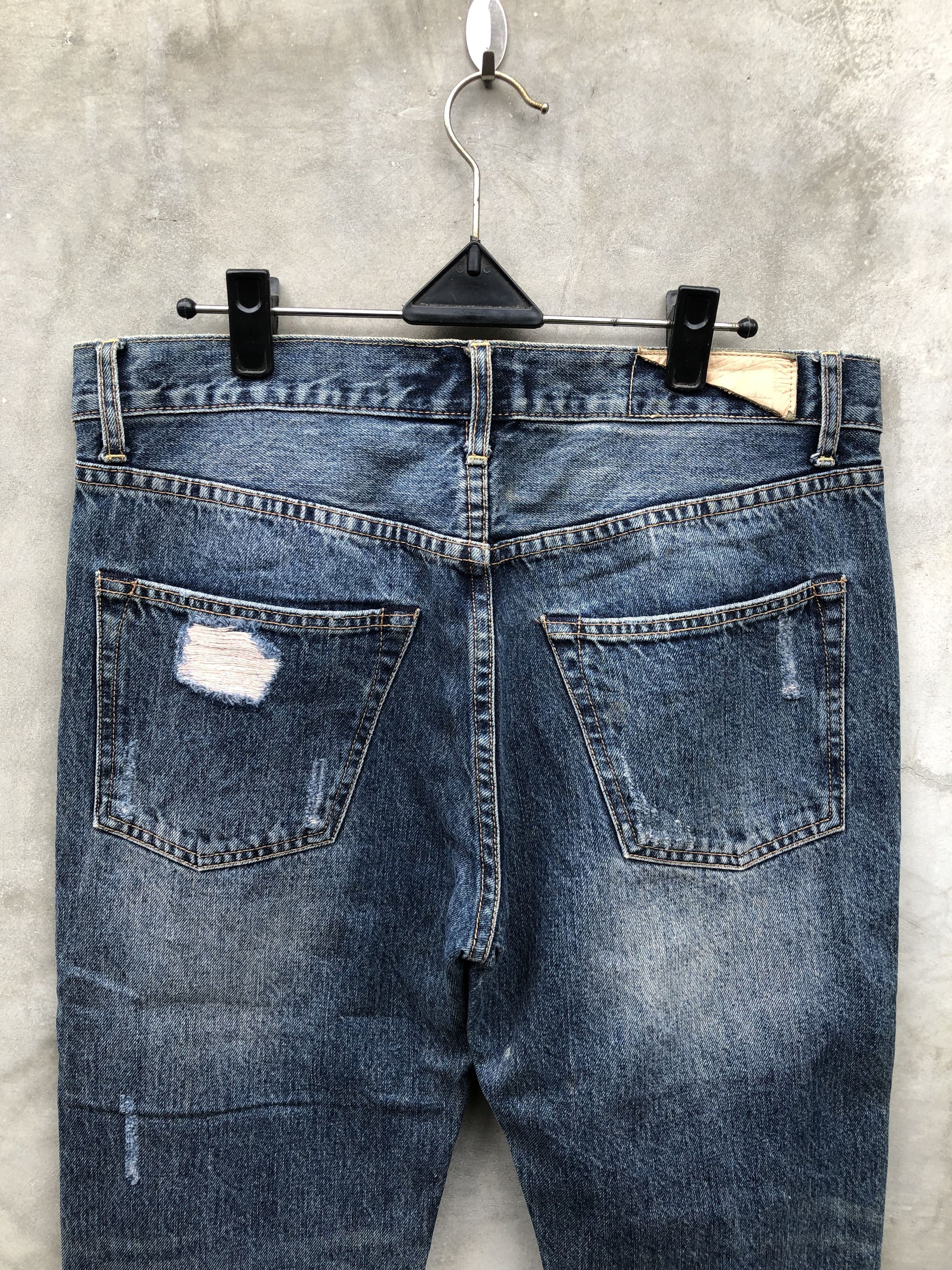 Izzue distressed denim