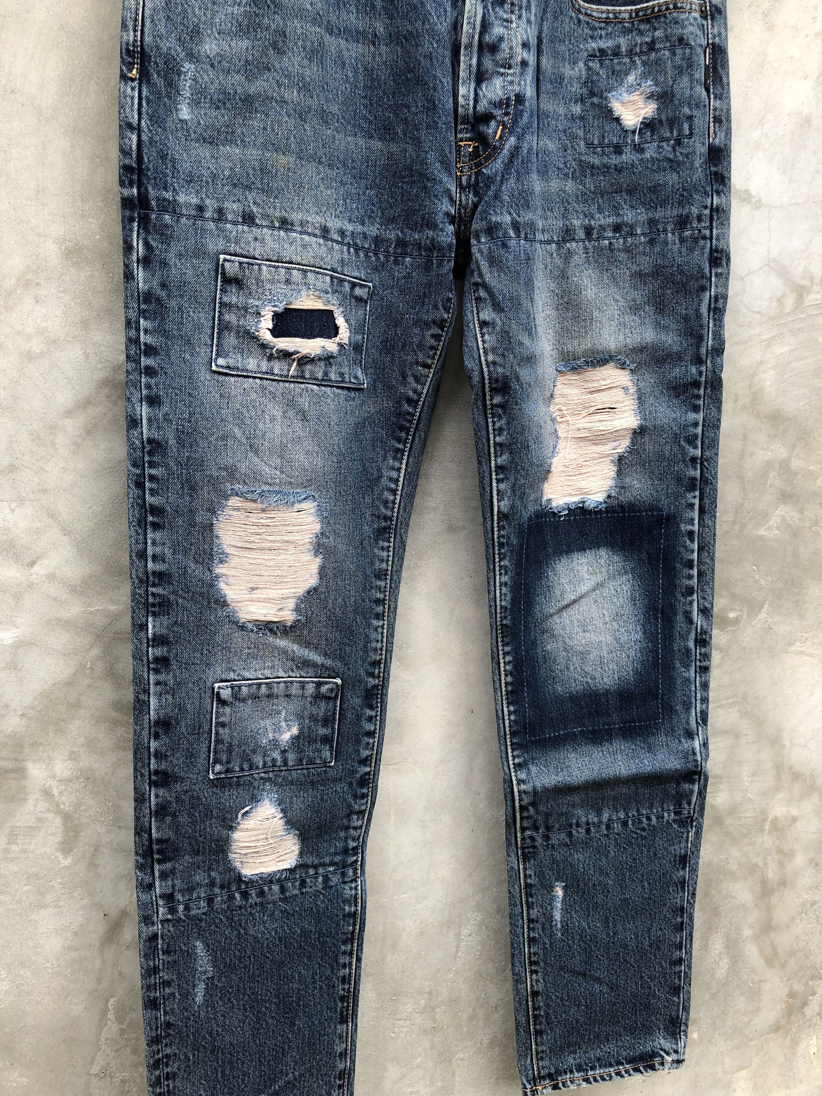 Izzue distressed denim