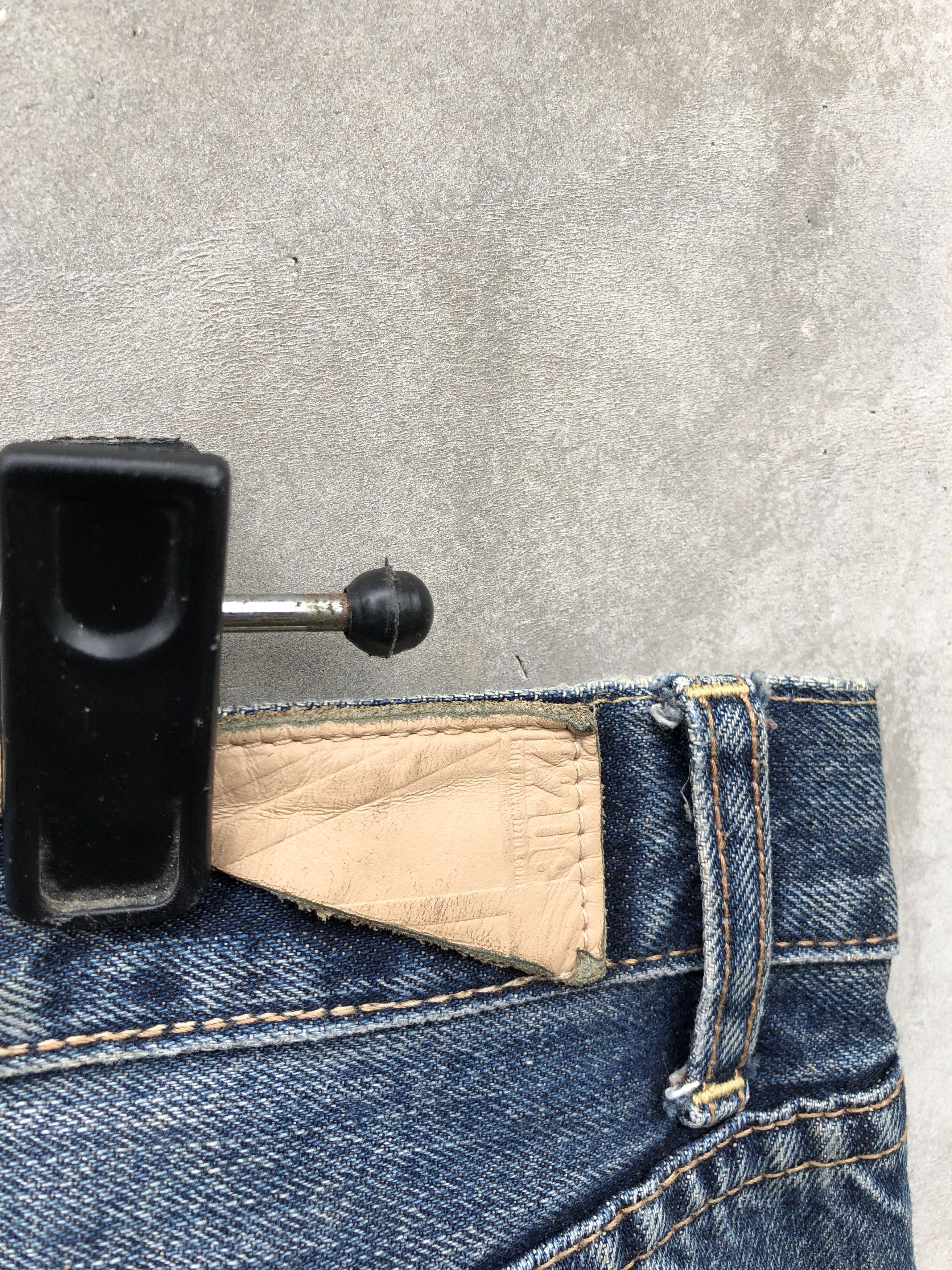 Izzue distressed denim