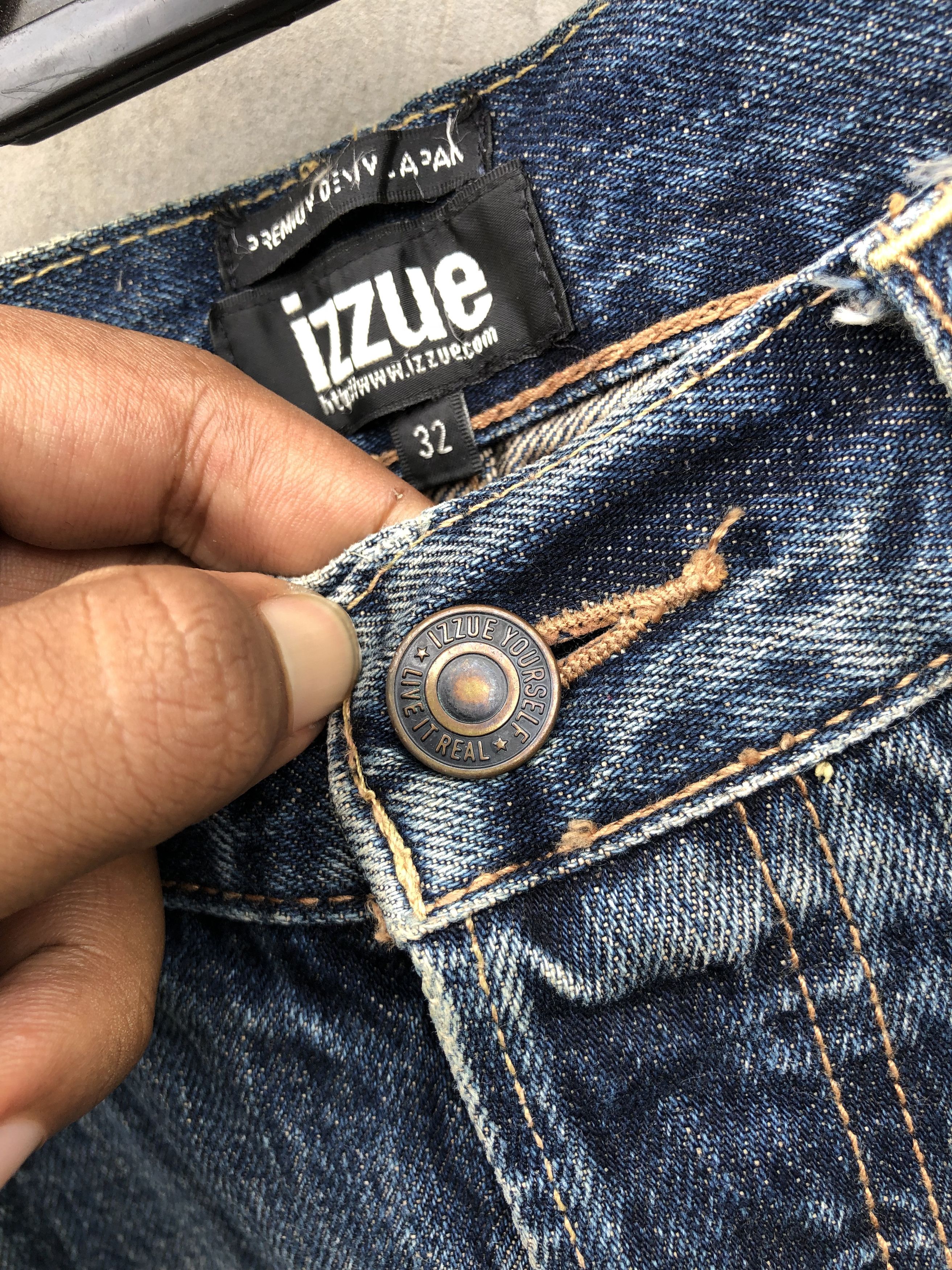 Izzue distressed denim