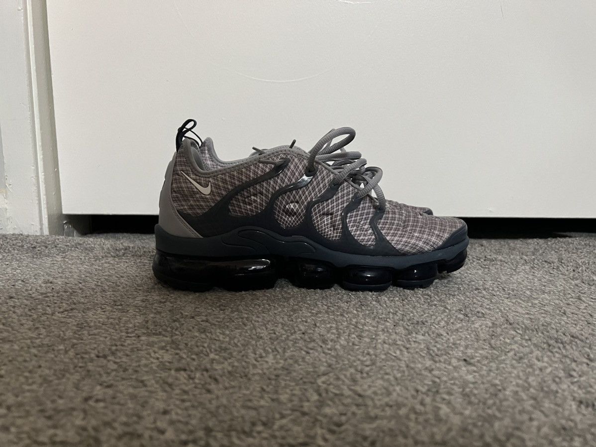 Nike Grey Vapormax Plus Size US 10 / EU 43 - 2 Thumbnail