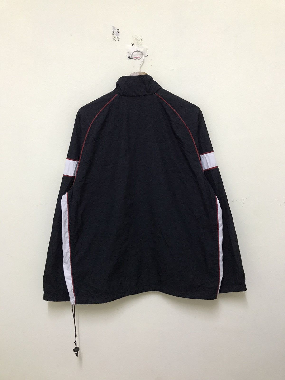 Nike Vintage Nike Swoosh Windbreaker Light Jacket Size US L / EU 52-54 / 3 - 9 Thumbnail