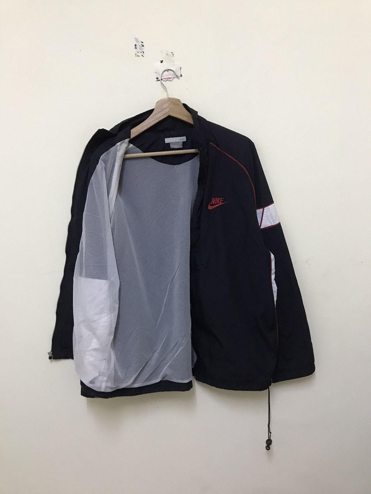 Nike Vintage Nike Swoosh Windbreaker Light Jacket Size US L / EU 52-54 / 3 - 8 Thumbnail
