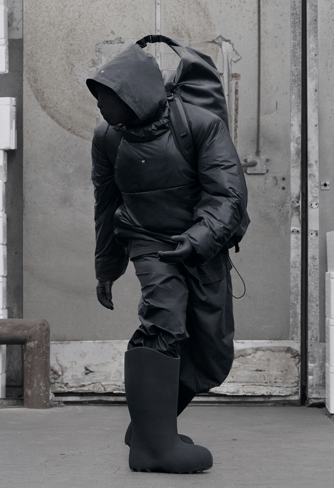 Kanye West HUGE backpack GAP engineered by BALENCIAGA Size ONE SIZE - 4 Thumbnail