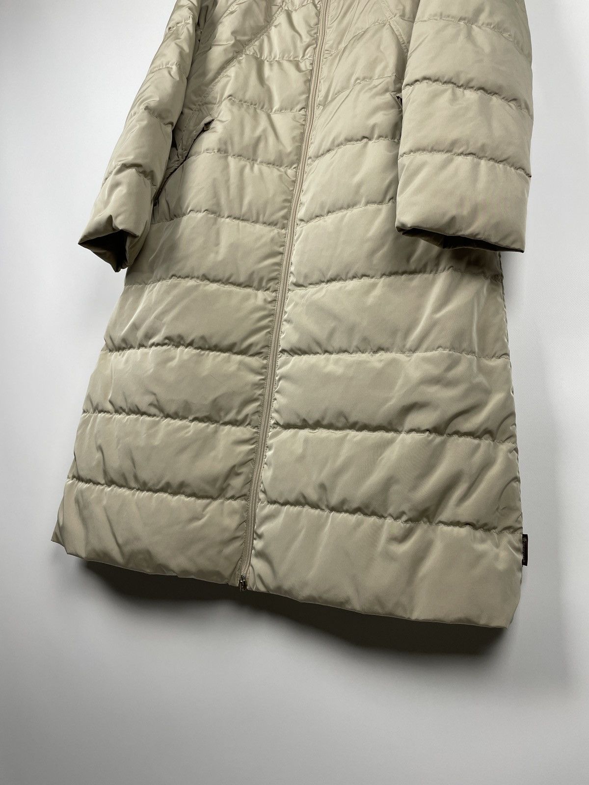 Moncler × Vintage Vintage Moncler Women’s Long Puffer Jacket Size M / US 6-8 / IT 42-44 - 4 Thumbnail