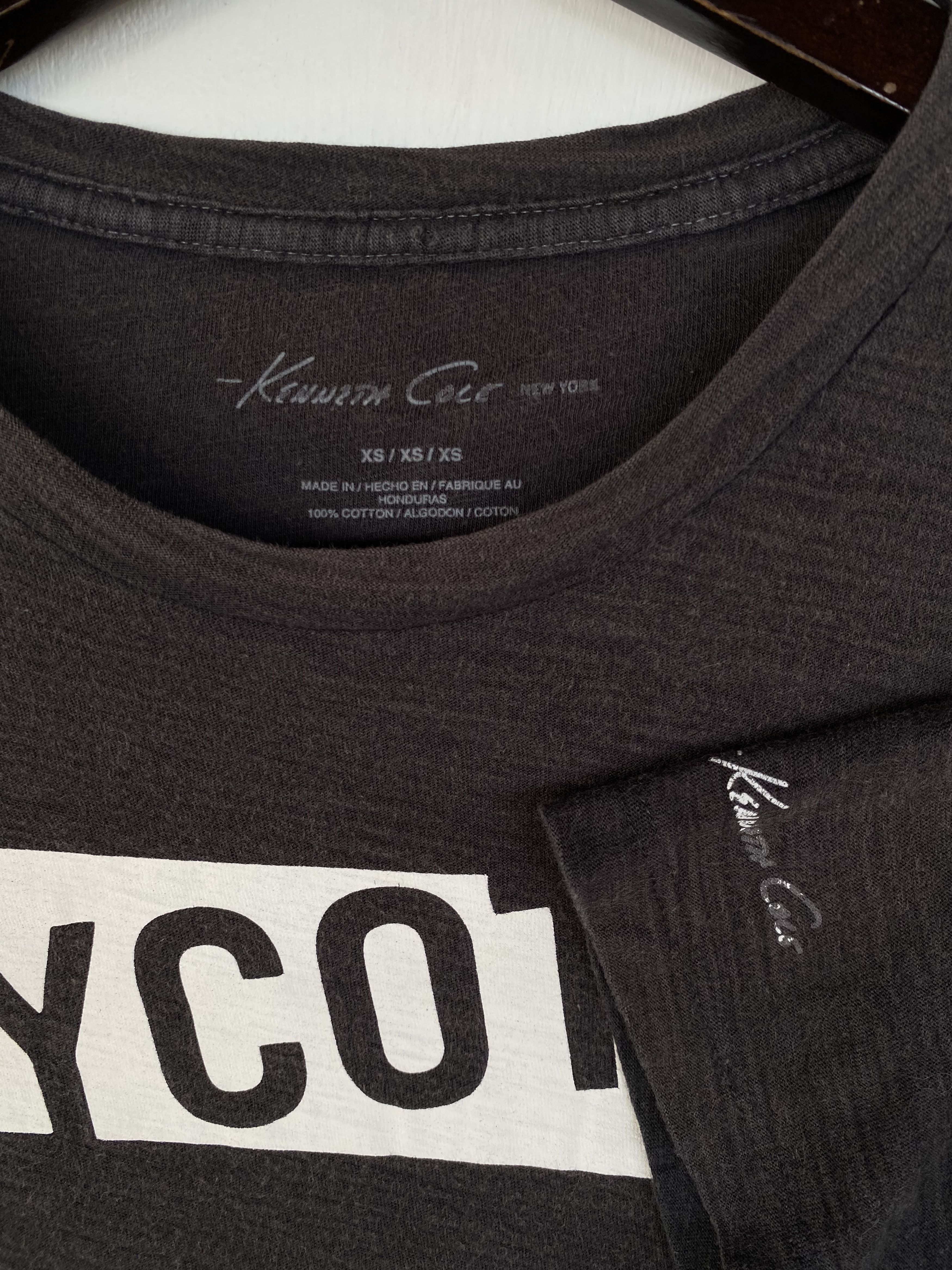 Kenneth Cole 💥KENNETH COLE designer brand tee shirt Size US XS / EU 42 / 0 - 4 Thumbnail
