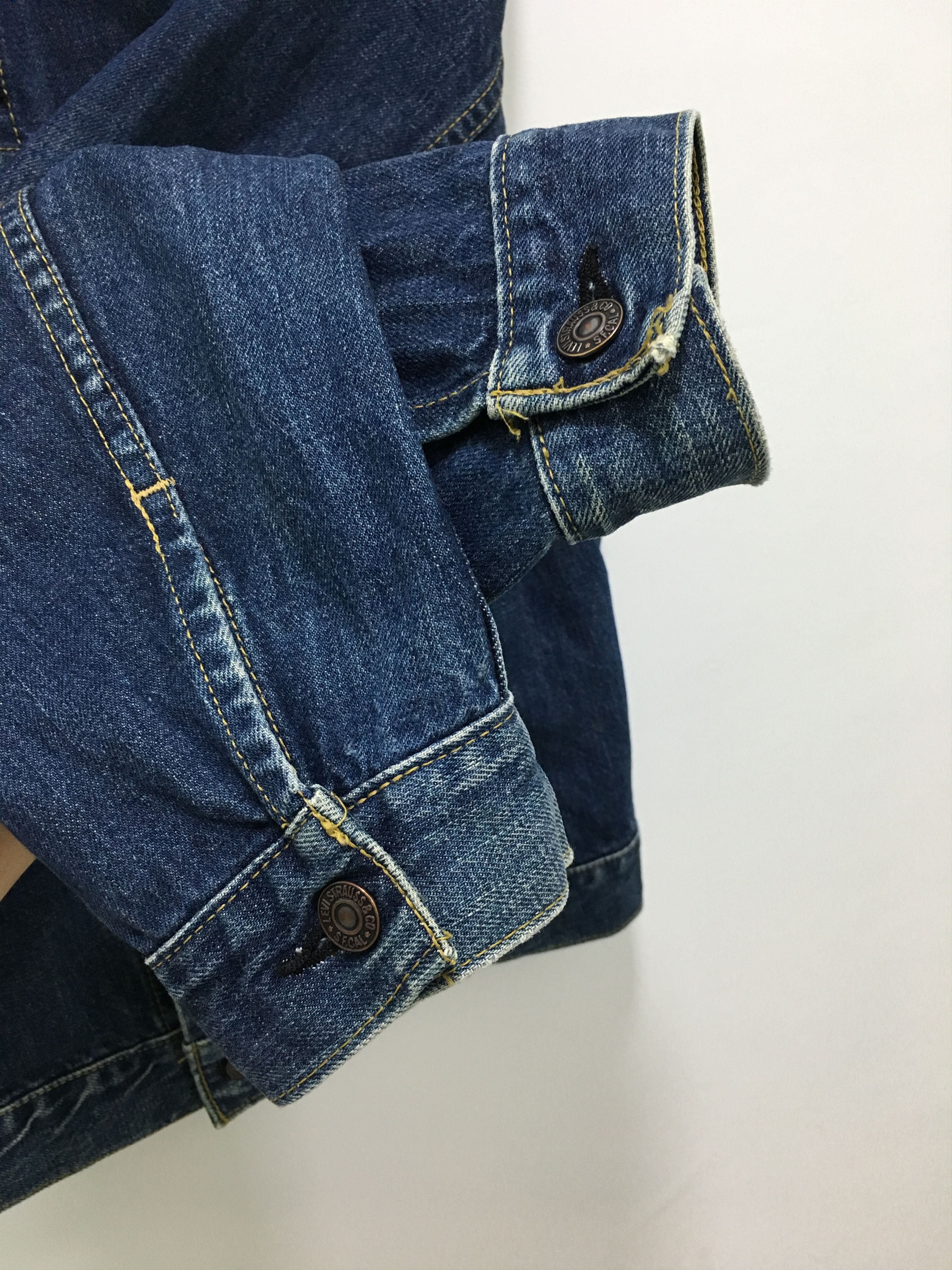 LVC Vintage 90s Japan Levi’s Trucker Denim Jacket 71557 Model Size US M / EU 48-50 / 2 - 14 Thumbnail
