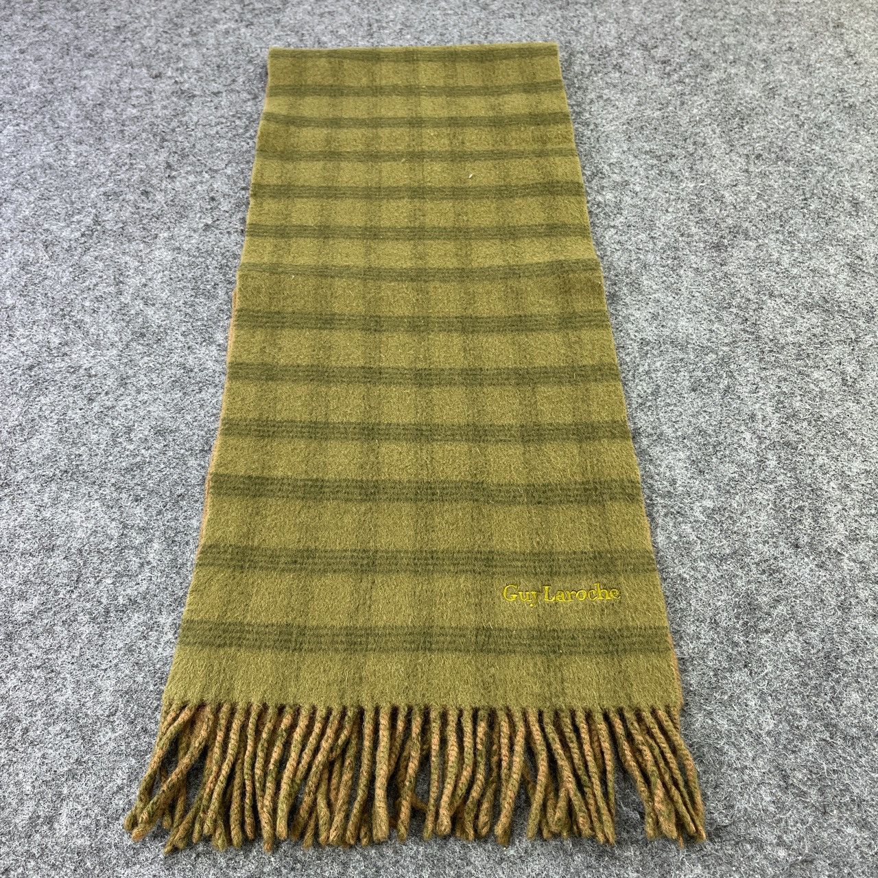 Guy Laroche Scarf / Muffler / Neckwear T457