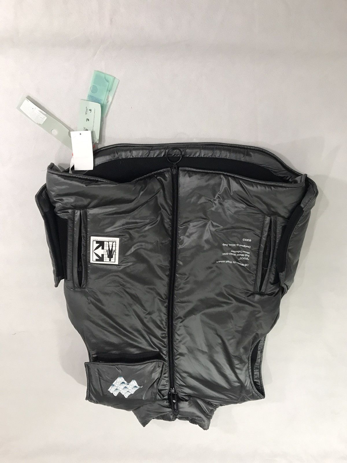 Off-White Off-White arrows print pudded vest. XL. $1710 Size US XL / EU 56 / 4 - 4 Thumbnail