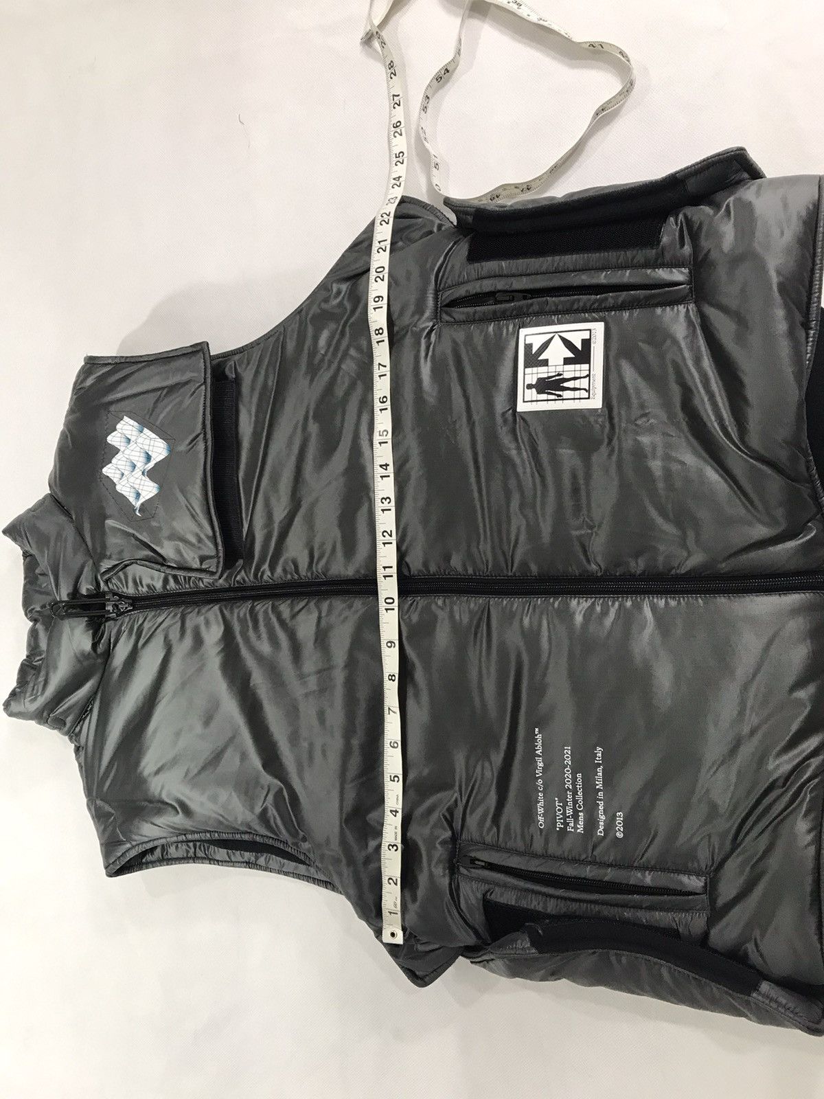 Off-White Off-White arrows print pudded vest. XL. $1710 Size US XL / EU 56 / 4 - 5 Thumbnail