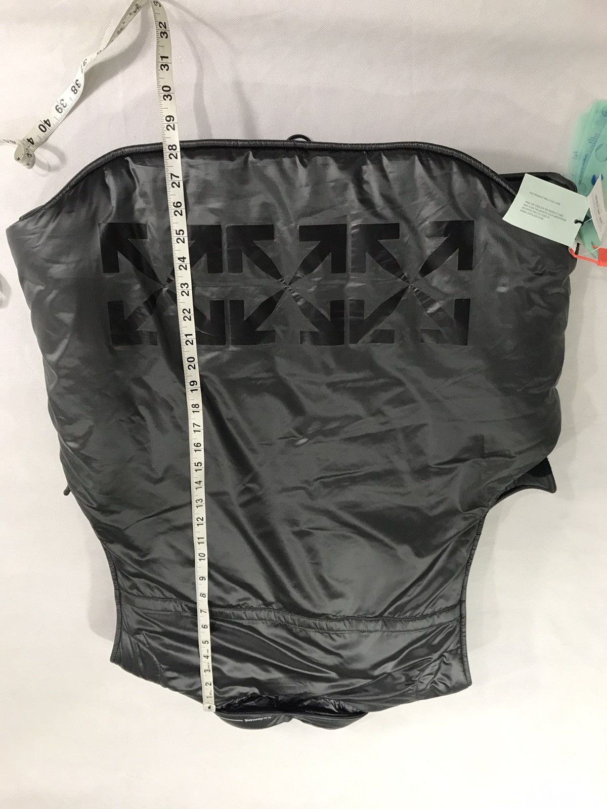 Off-White Off-White arrows print pudded vest. XL. $1710 Size US XL / EU 56 / 4 - 10 Thumbnail