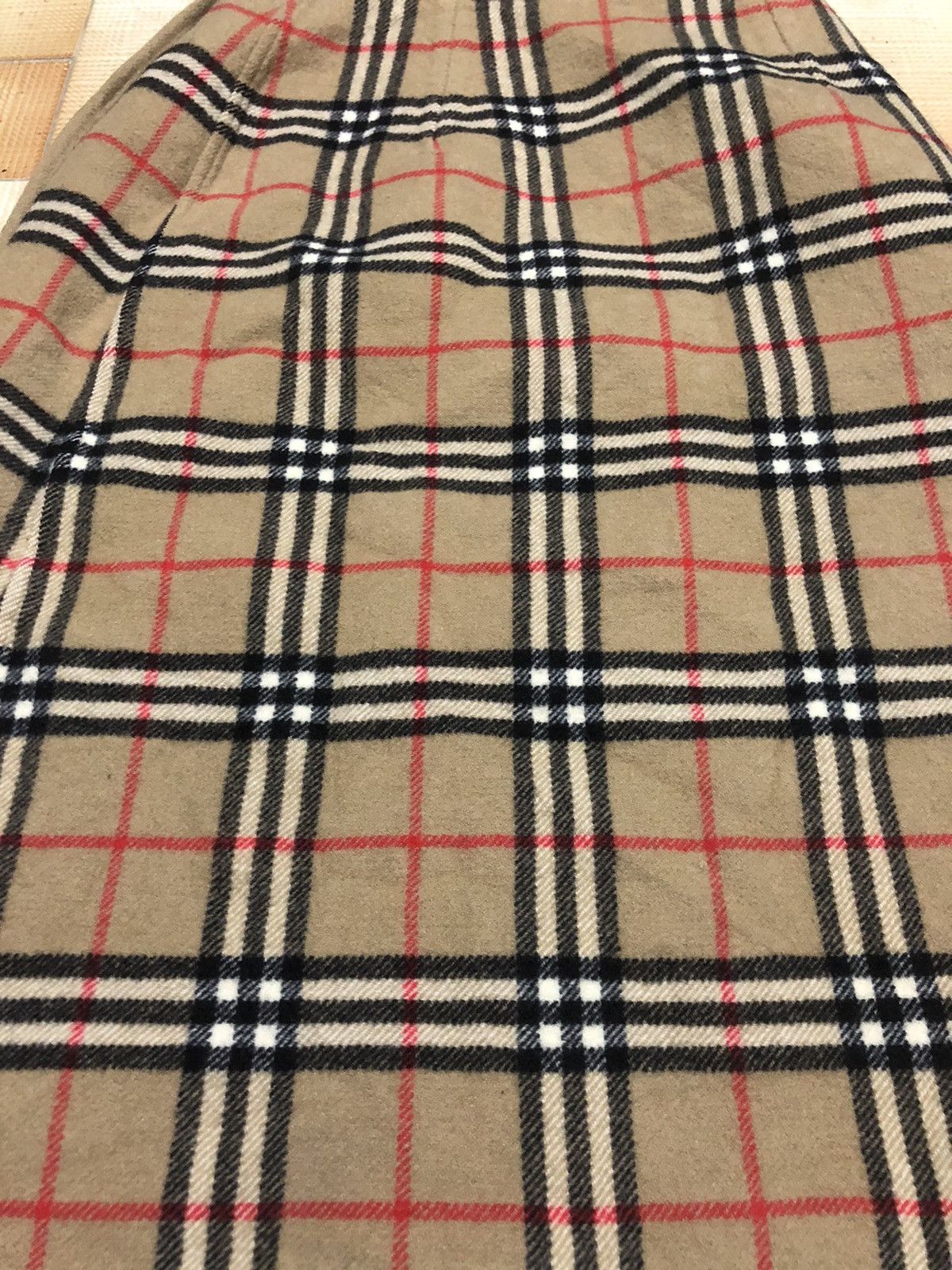 Burberry ❄️WINTER SALE❄️ICONIC NOVA CHECK BURBERRY WOOL REVERSIBLE Size US M / EU 48-50 / 2 - 7 Thumbnail