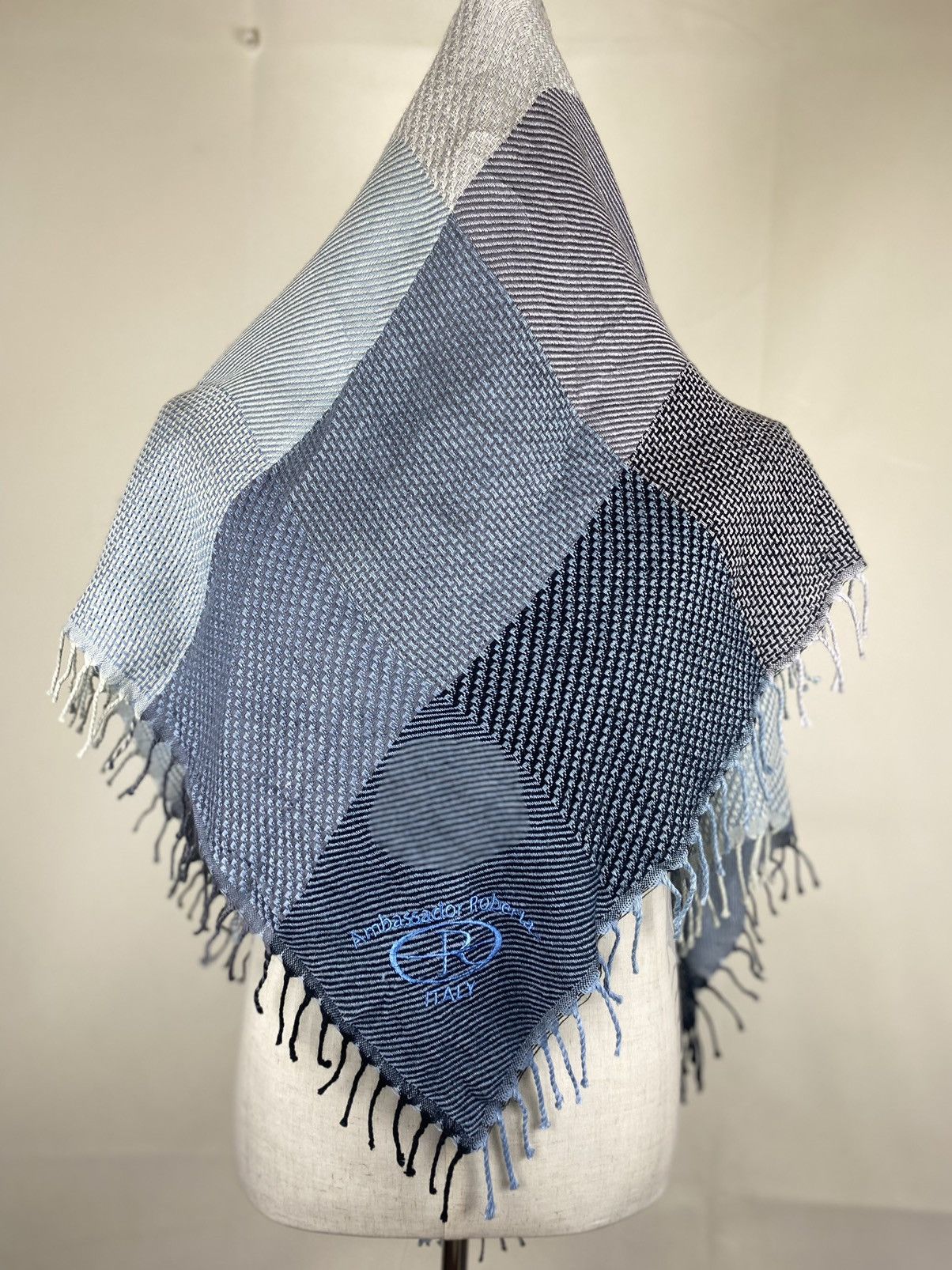 Vintage Vintage Ambassador Roberta Italy Scarf Muffler Size ONE SIZE - 1 Thumbnail