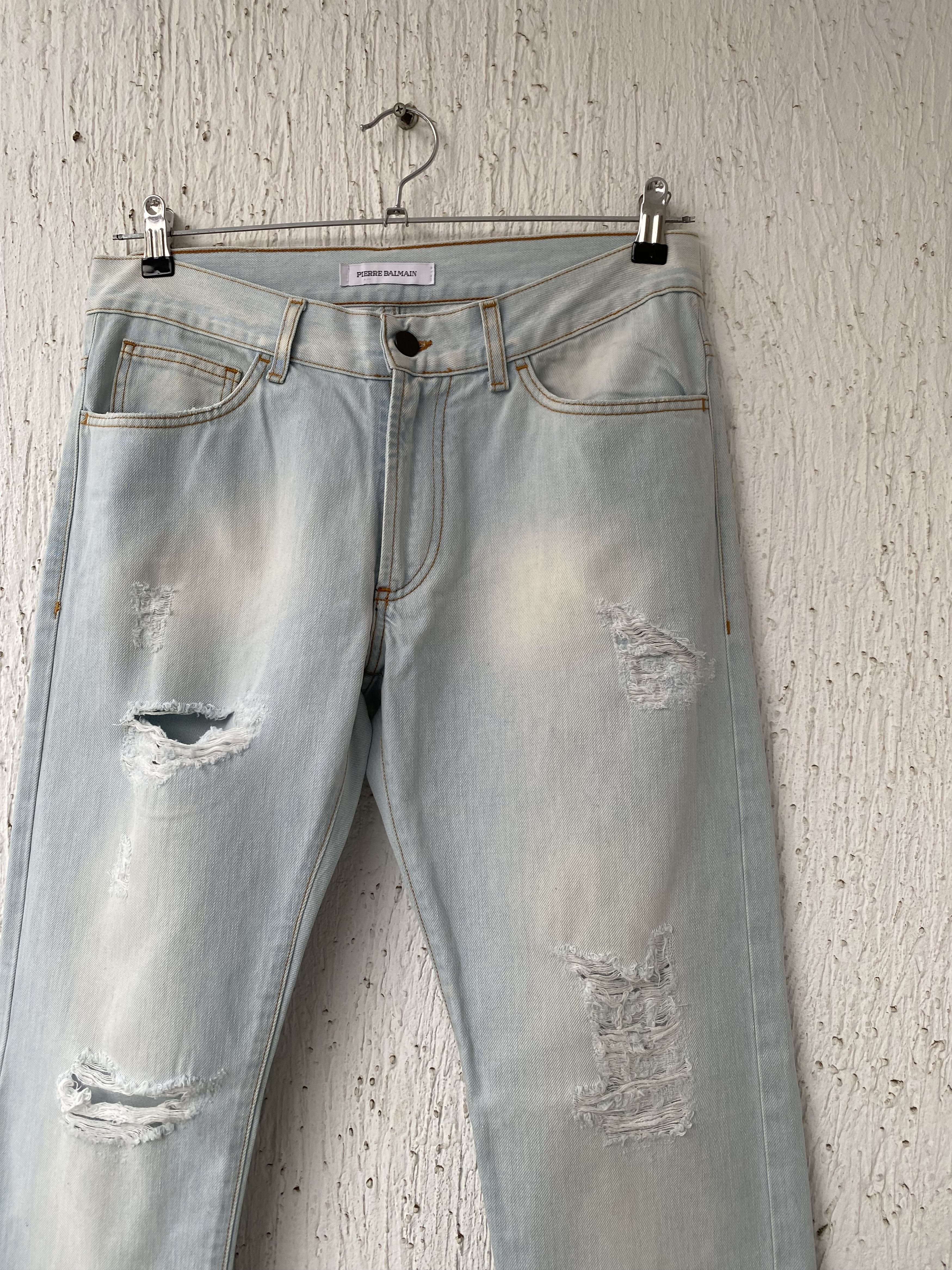 Pierre Balmain distressed light blue jeans Size US 33 - 2 Thumbnail