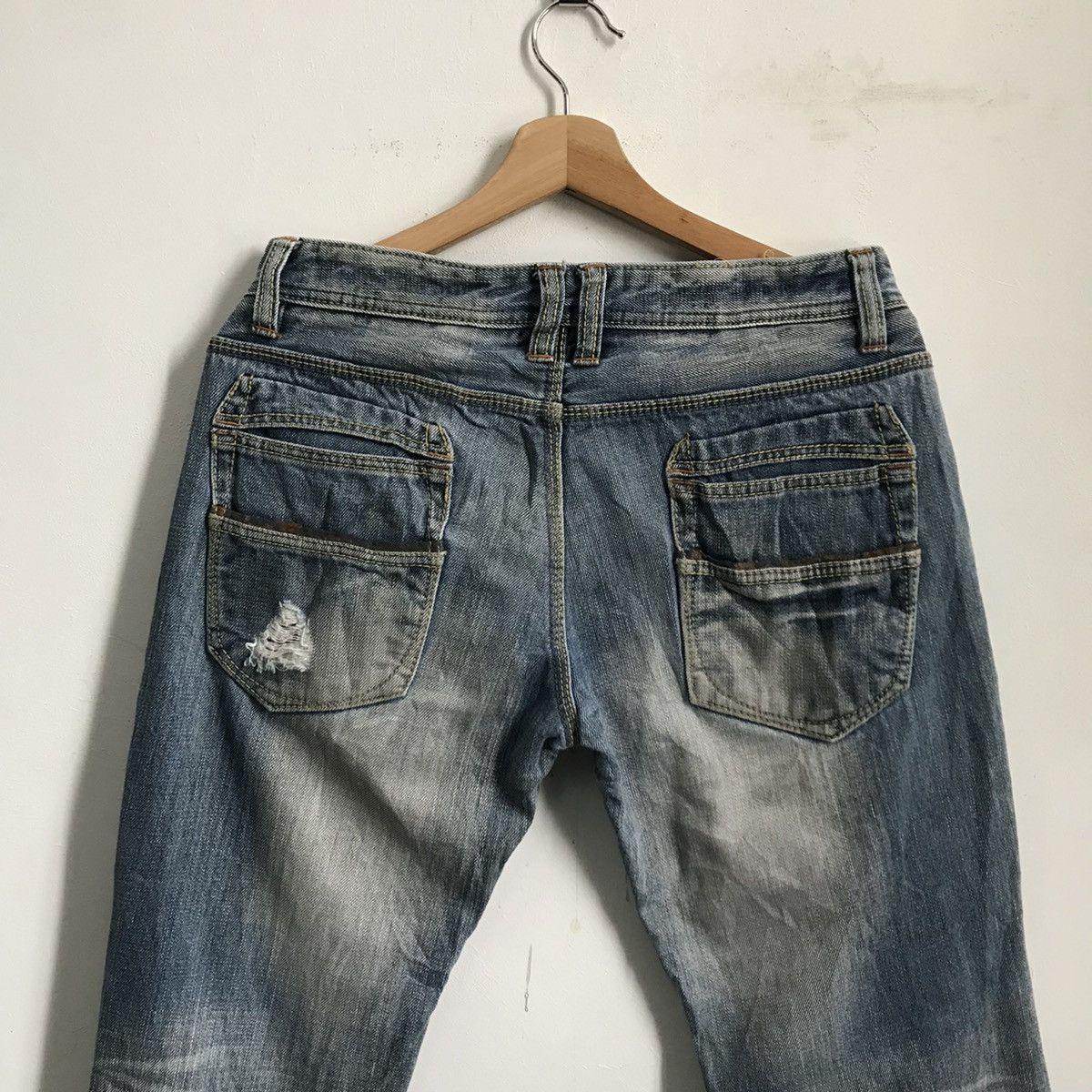HIDEAWAYS Hideways Flare Distressed Denim Jeans Size US 31 - 6 Thumbnail
