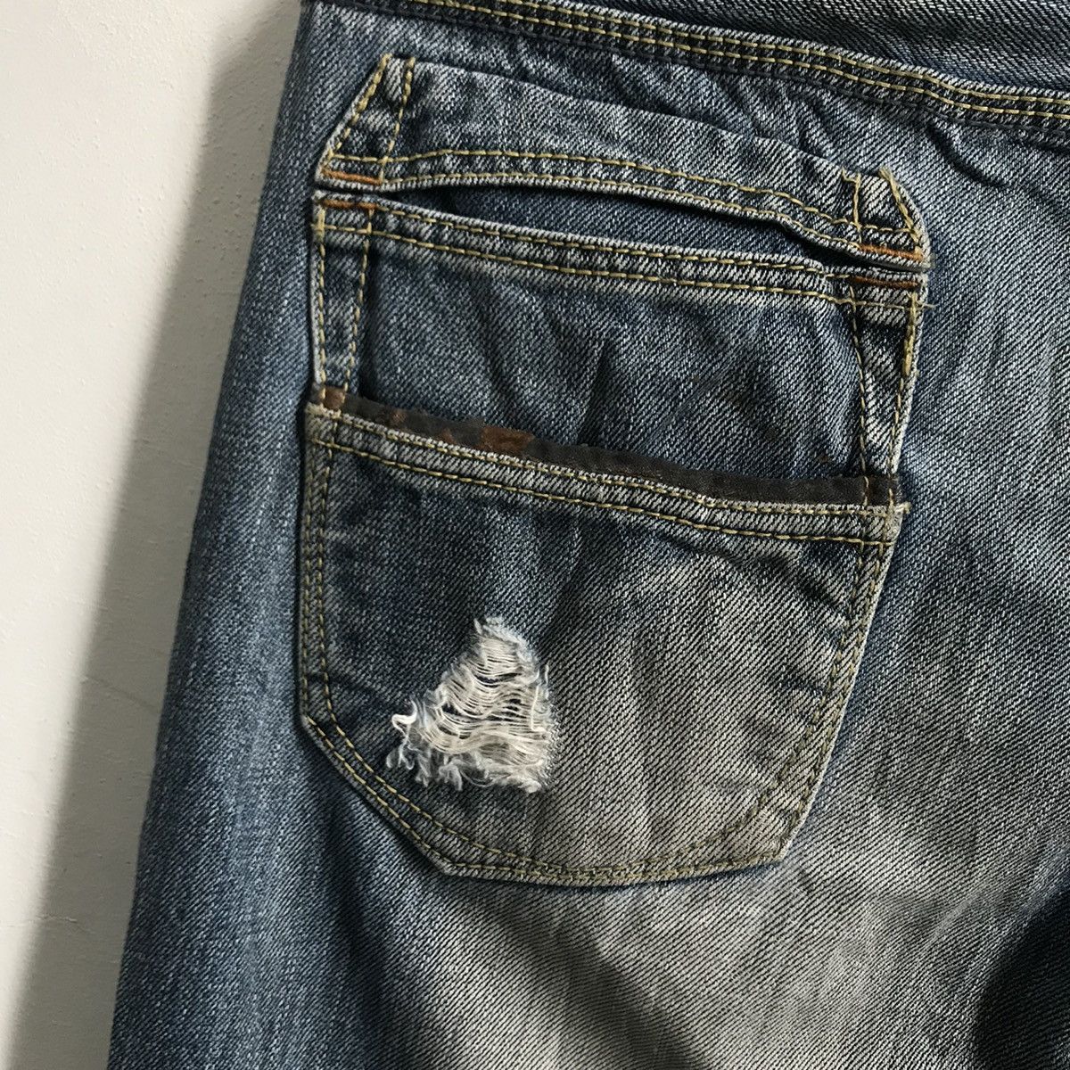 HIDEAWAYS Hideways Flare Distressed Denim Jeans Size US 31 - 7 Thumbnail