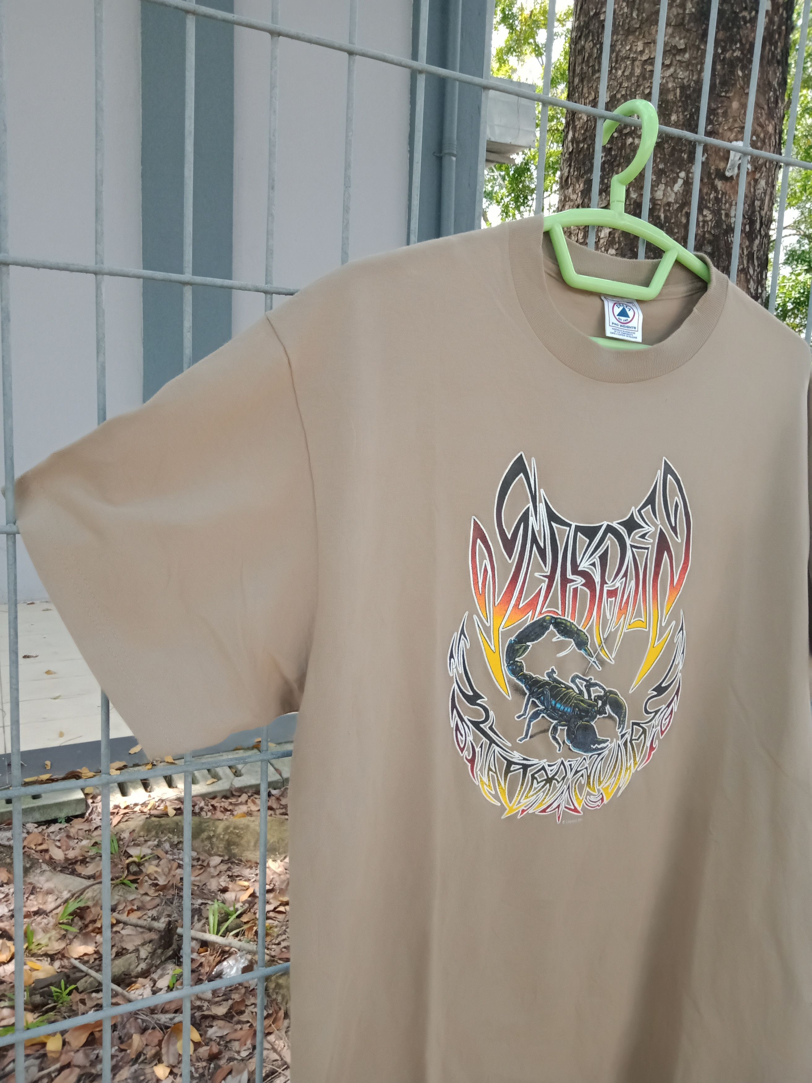 Band Tees × Delta × Vintage Vintage Y2K Scorpion Band Shirt Size US L / EU 52-54 / 3 - 2 Thumbnail