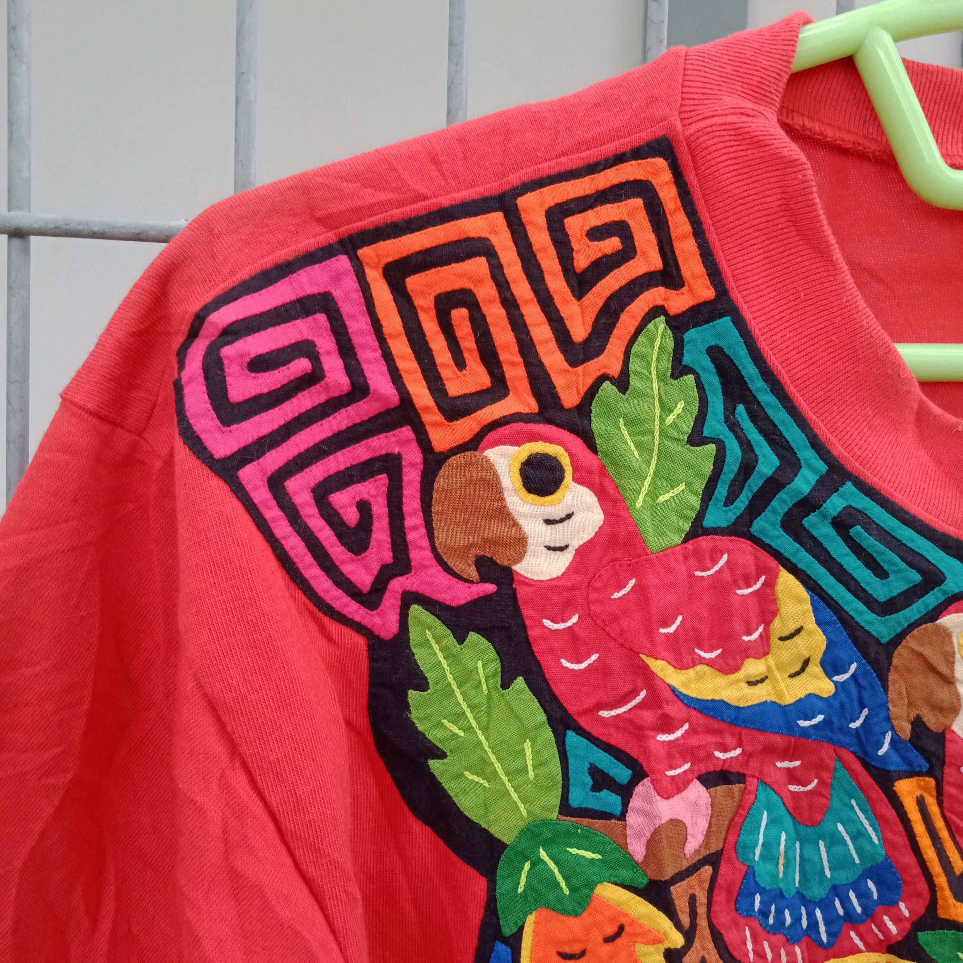 Vintage Vintage Galapago 90's T-shirt Size US L / EU 52-54 / 3 - 7 Thumbnail