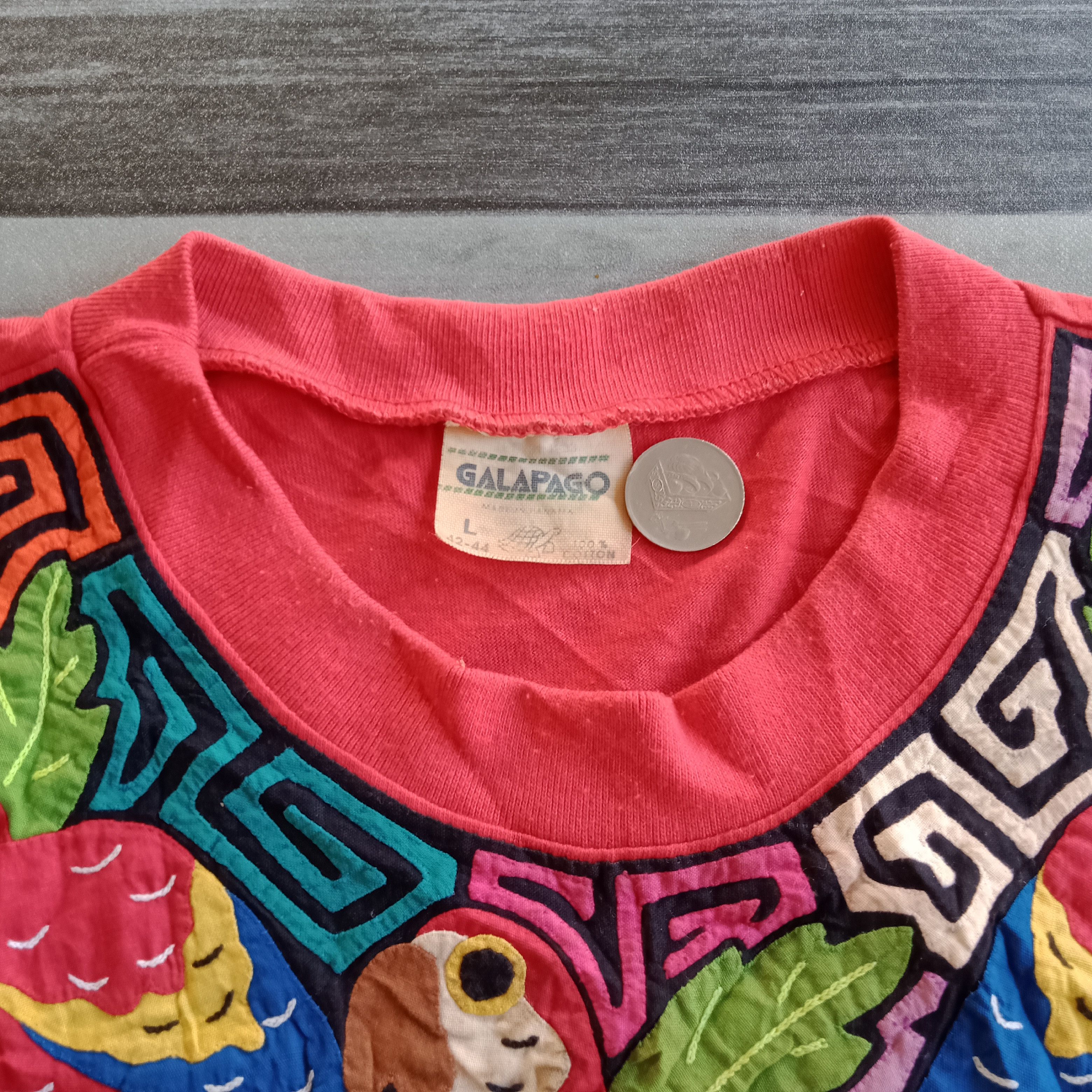 Vintage Vintage Galapago 90's T-shirt Size US L / EU 52-54 / 3 - 13 Thumbnail