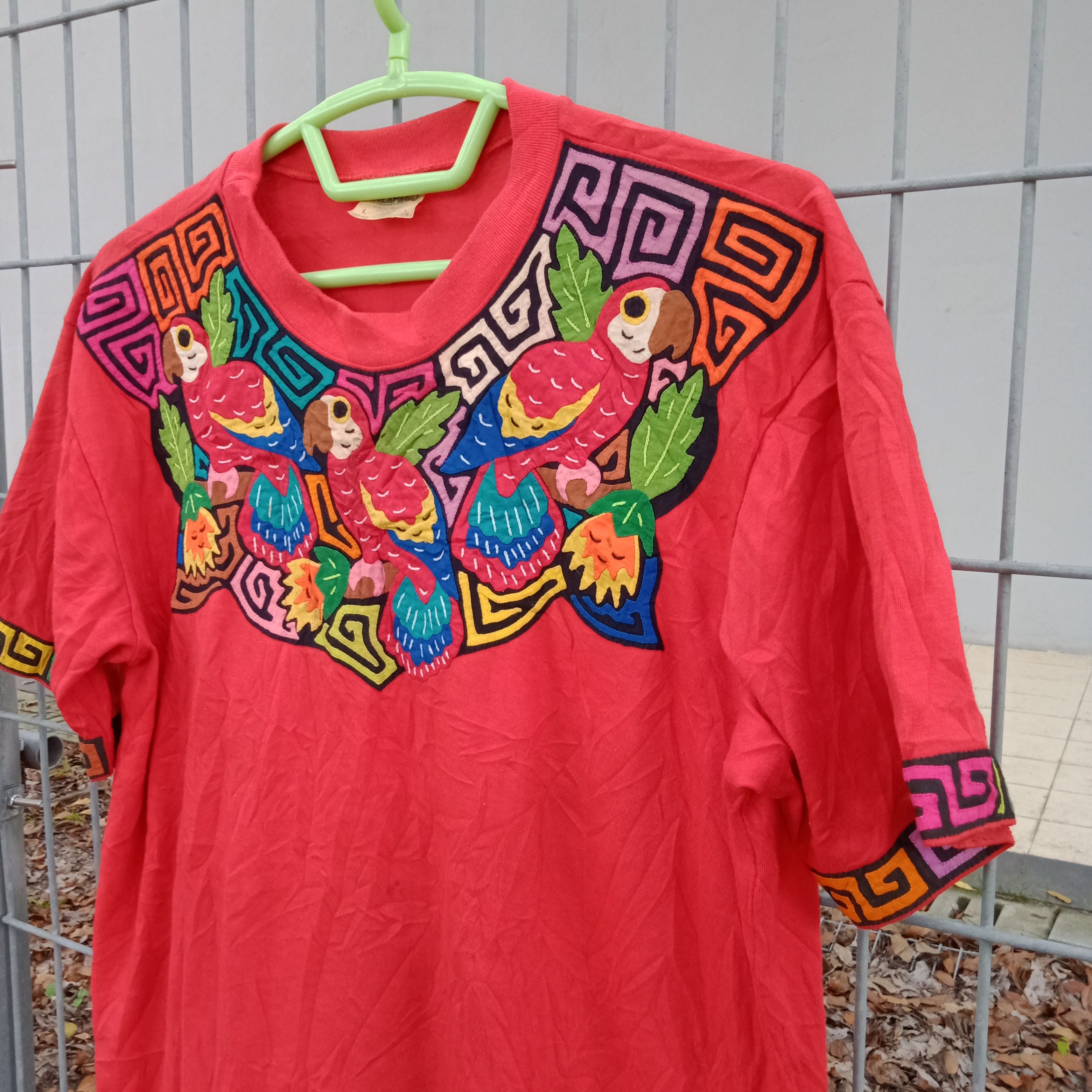 Vintage Vintage Galapago 90's T-shirt Size US L / EU 52-54 / 3 - 4 Thumbnail
