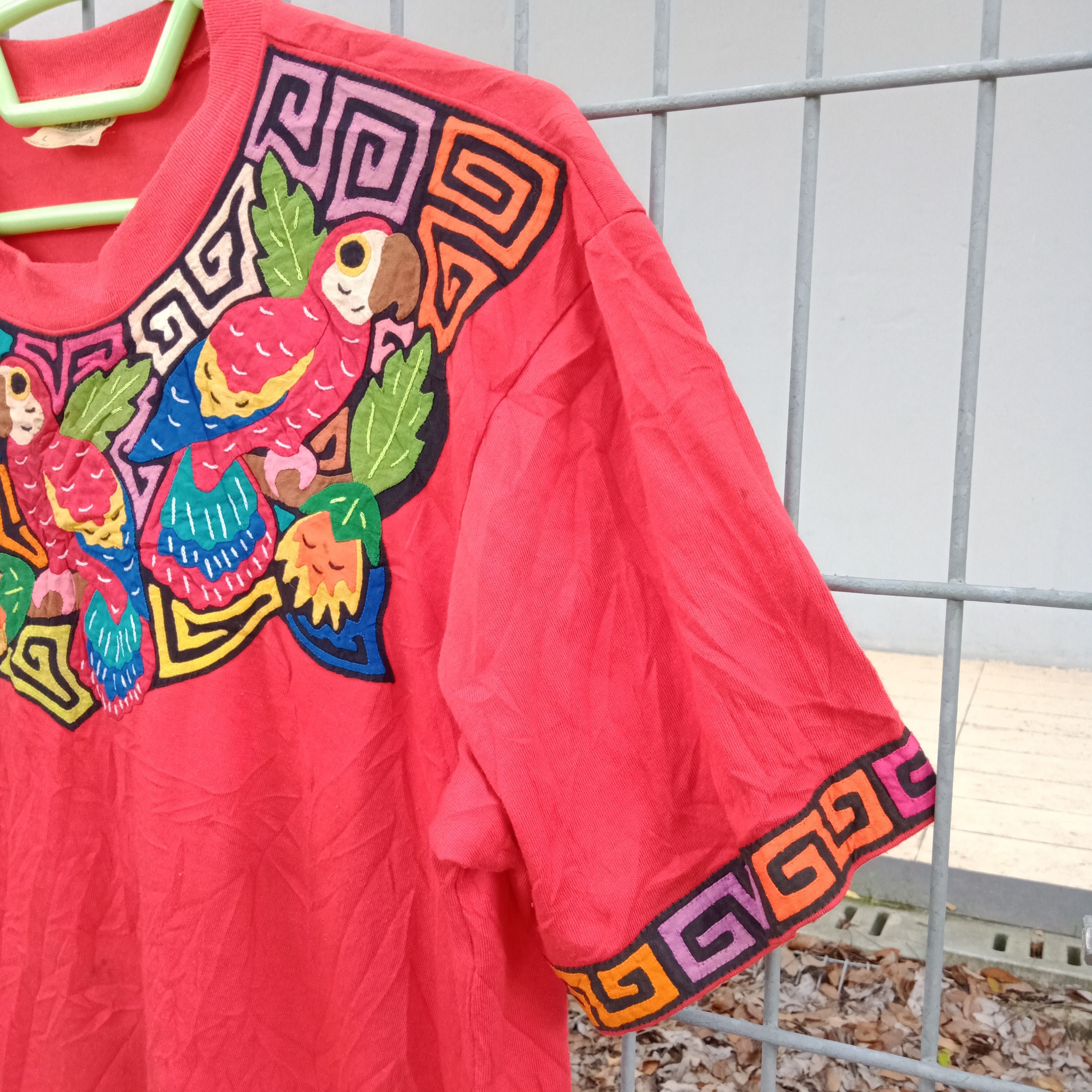 Vintage Vintage Galapago 90's T-shirt Size US L / EU 52-54 / 3 - 5 Thumbnail