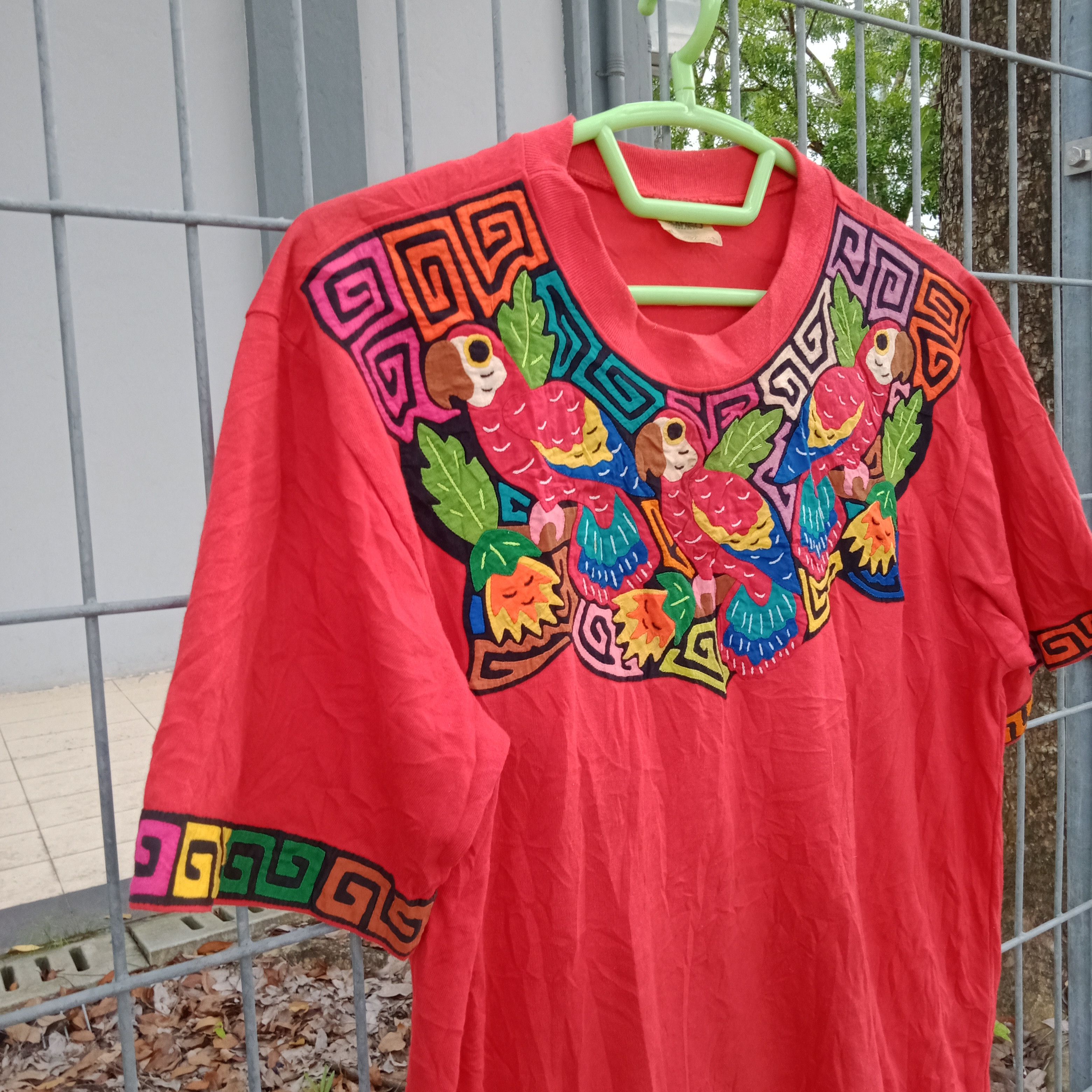 Vintage Vintage Galapago 90's T-shirt Size US L / EU 52-54 / 3 - 2 Thumbnail