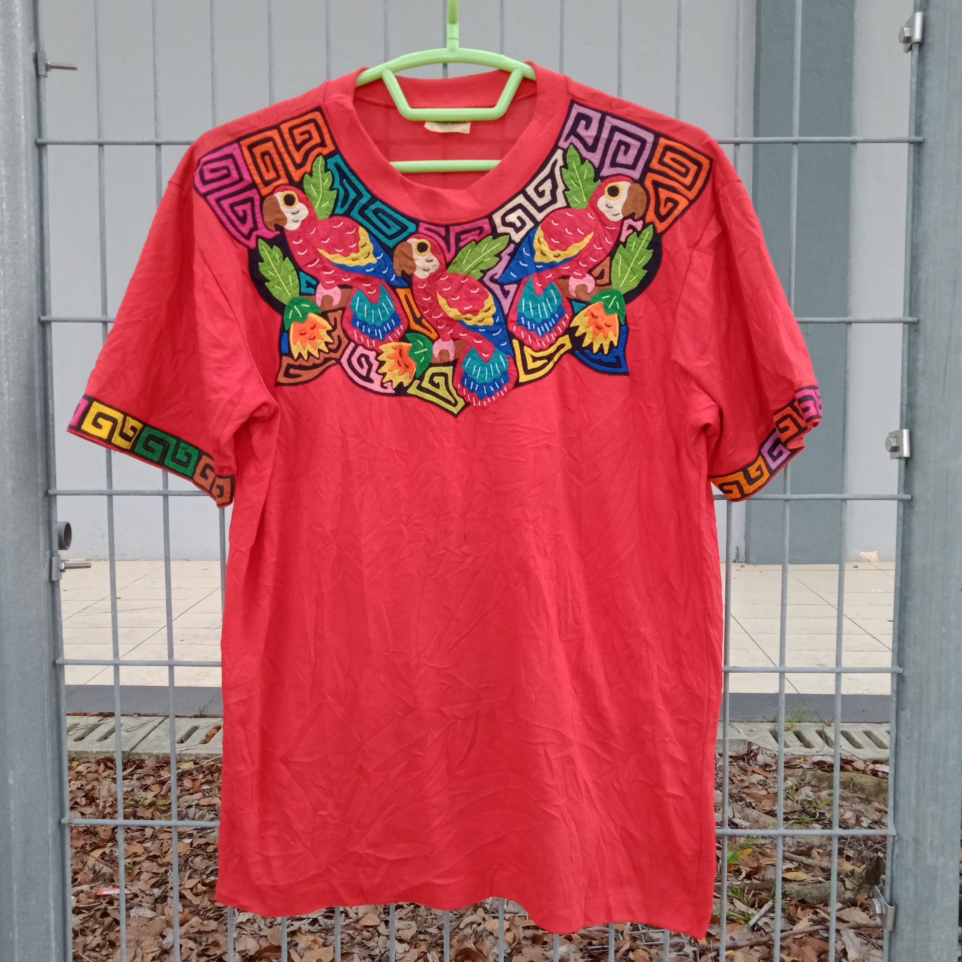 Vintage Vintage Galapago 90's T-shirt Size US L / EU 52-54 / 3 - 1 Thumbnail