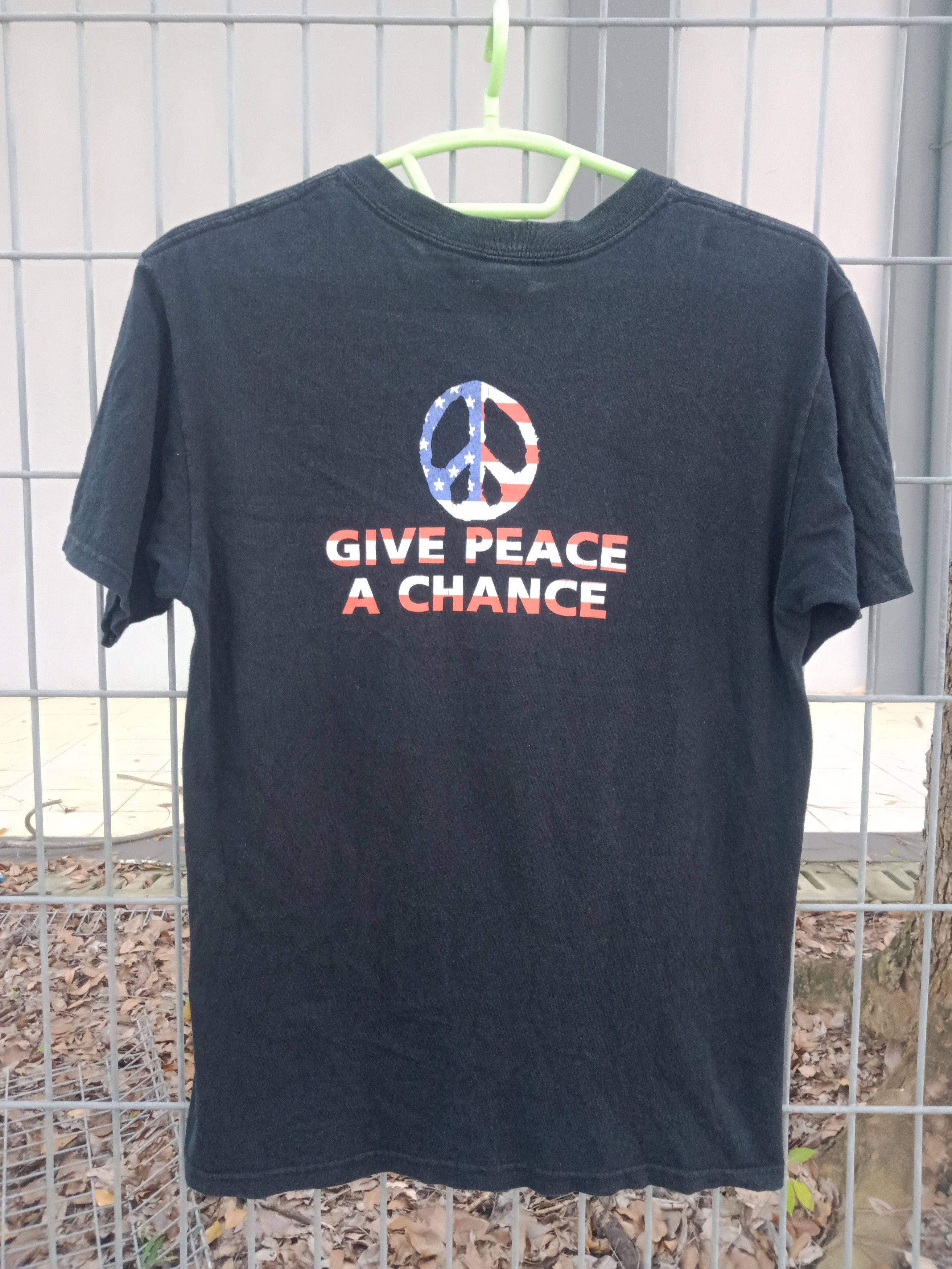 Anvil × Band Tees × Vintage Vintage John Lennon 2004 Give Peace a Chance Shirt Size US M / EU 48-50 / 2 - 7 Thumbnail