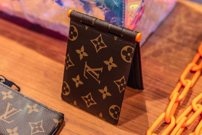 Louis Vuitton x Virgil Abloh SS19 Release Multiple Hinge Wallet (SOLD OUT  IN ALL OUTLET)