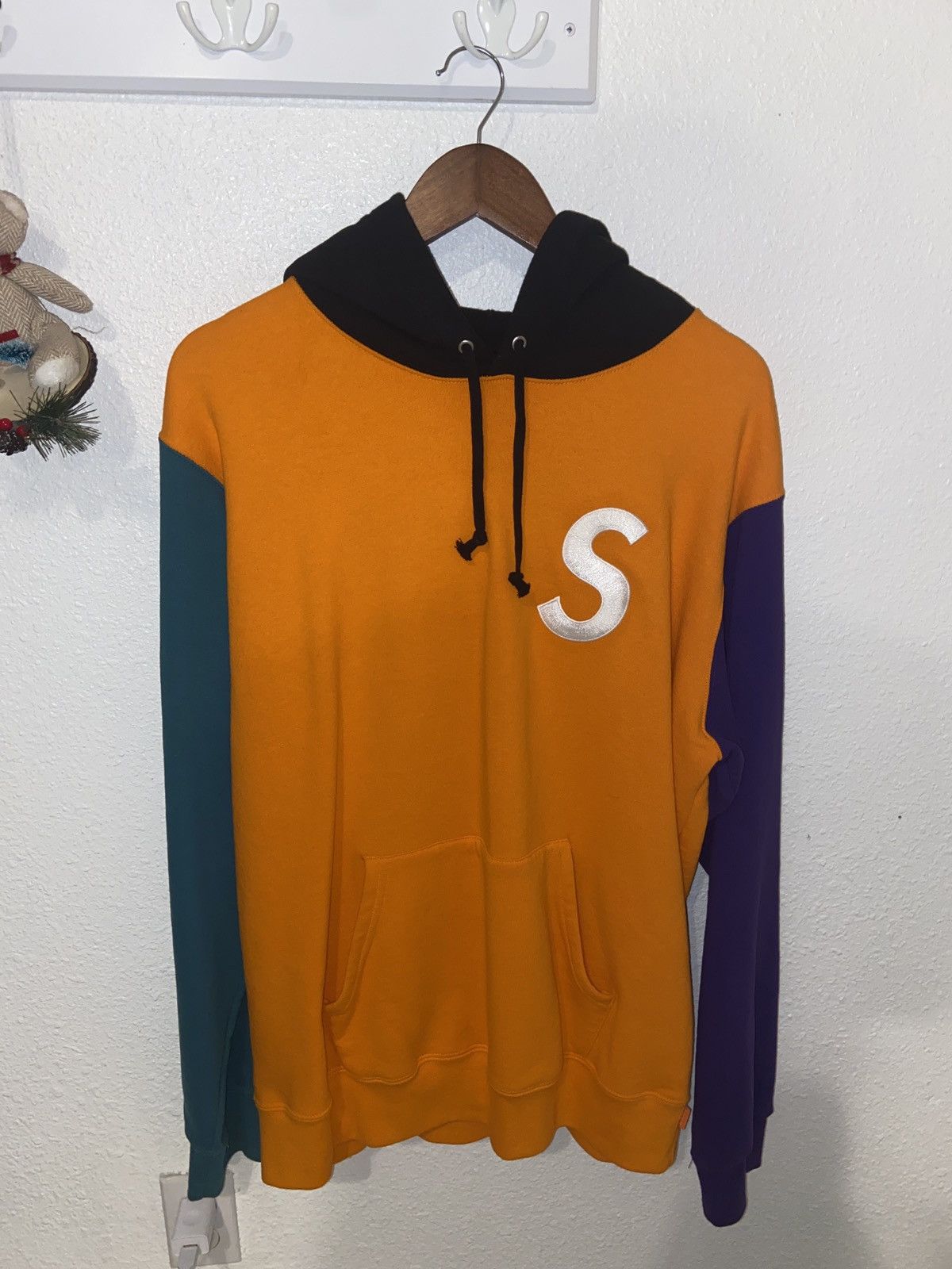 Supreme S Logo Colorblocked Hoodie パーカー Supreme S Logo Colorblocked Hooded Sweatshirt (SS19) - $168