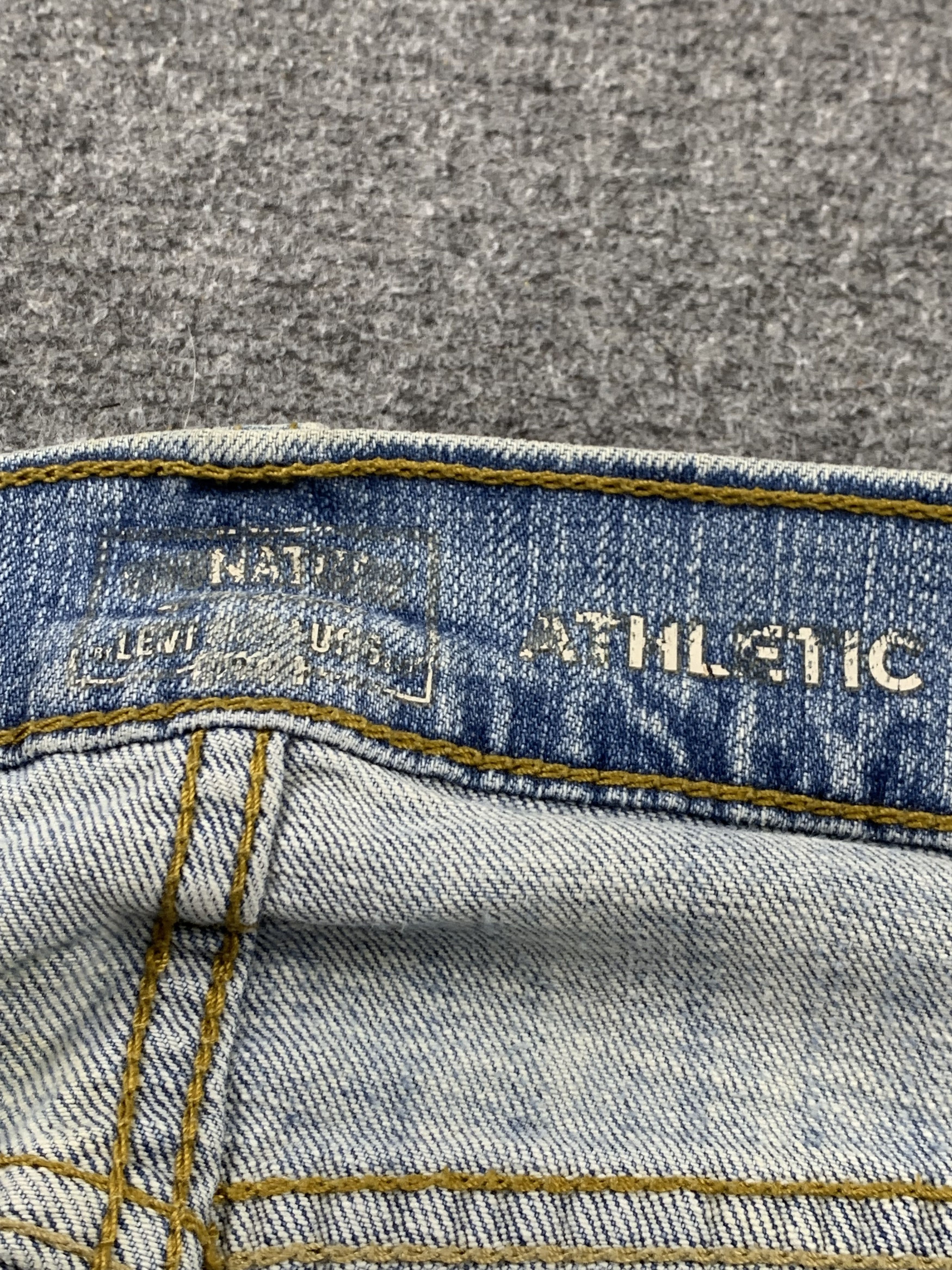Levi's Vintage Levis Signature Faded Blue Jeans DP2181 Size US 35 - 17 Thumbnail