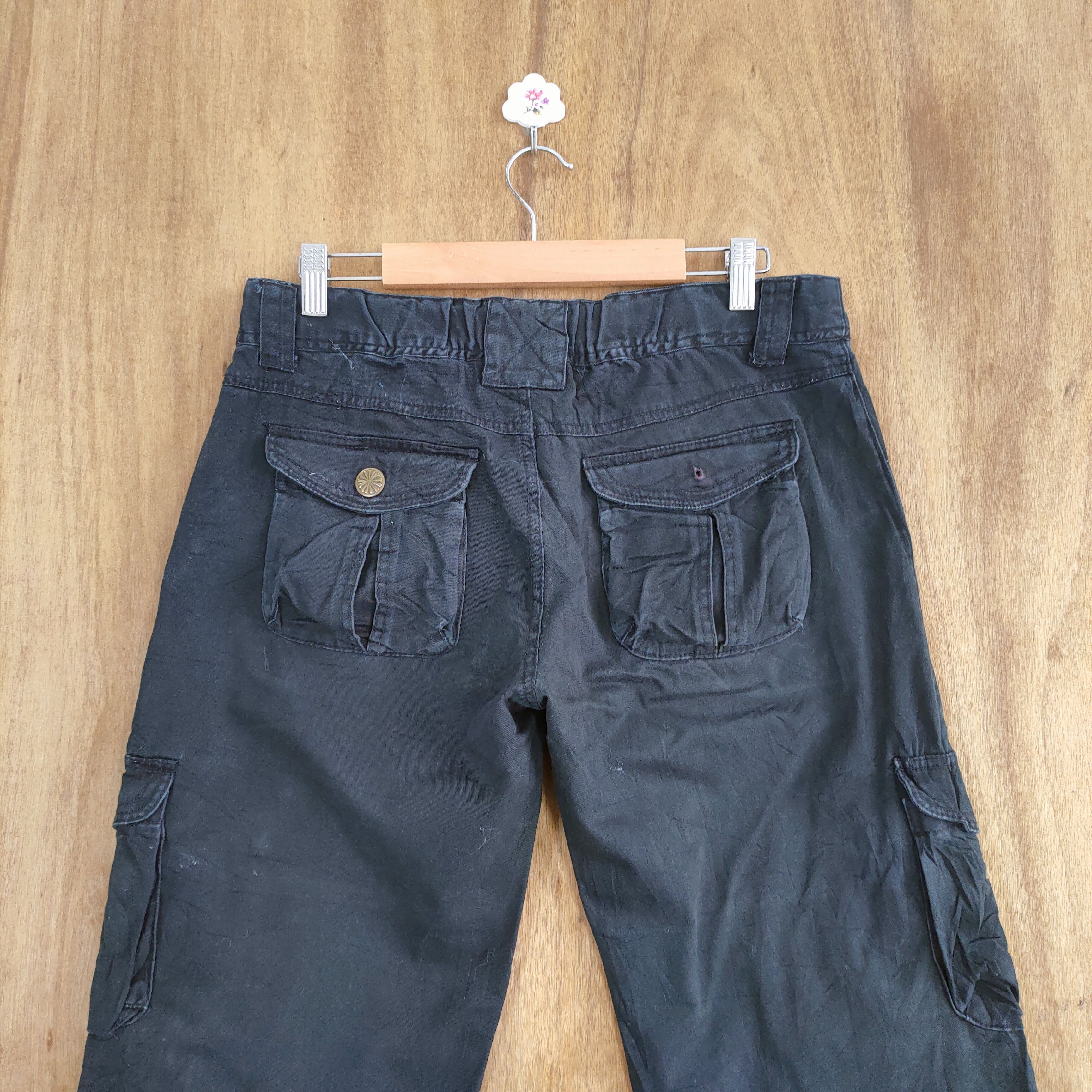 Japanese Brand VINTAGE JAPANESE BRAND BLACK FLARED CARGO PANTS Size US 29 - 10 Thumbnail