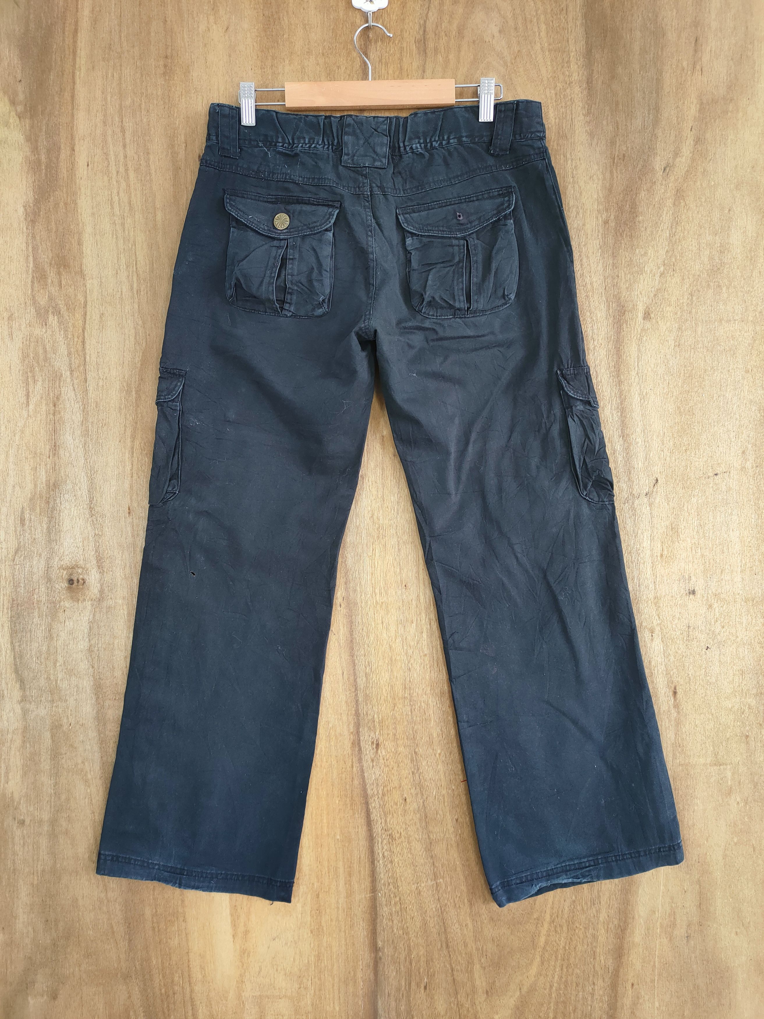 Japanese Brand VINTAGE JAPANESE BRAND BLACK FLARED CARGO PANTS Size US 29 - 9 Thumbnail