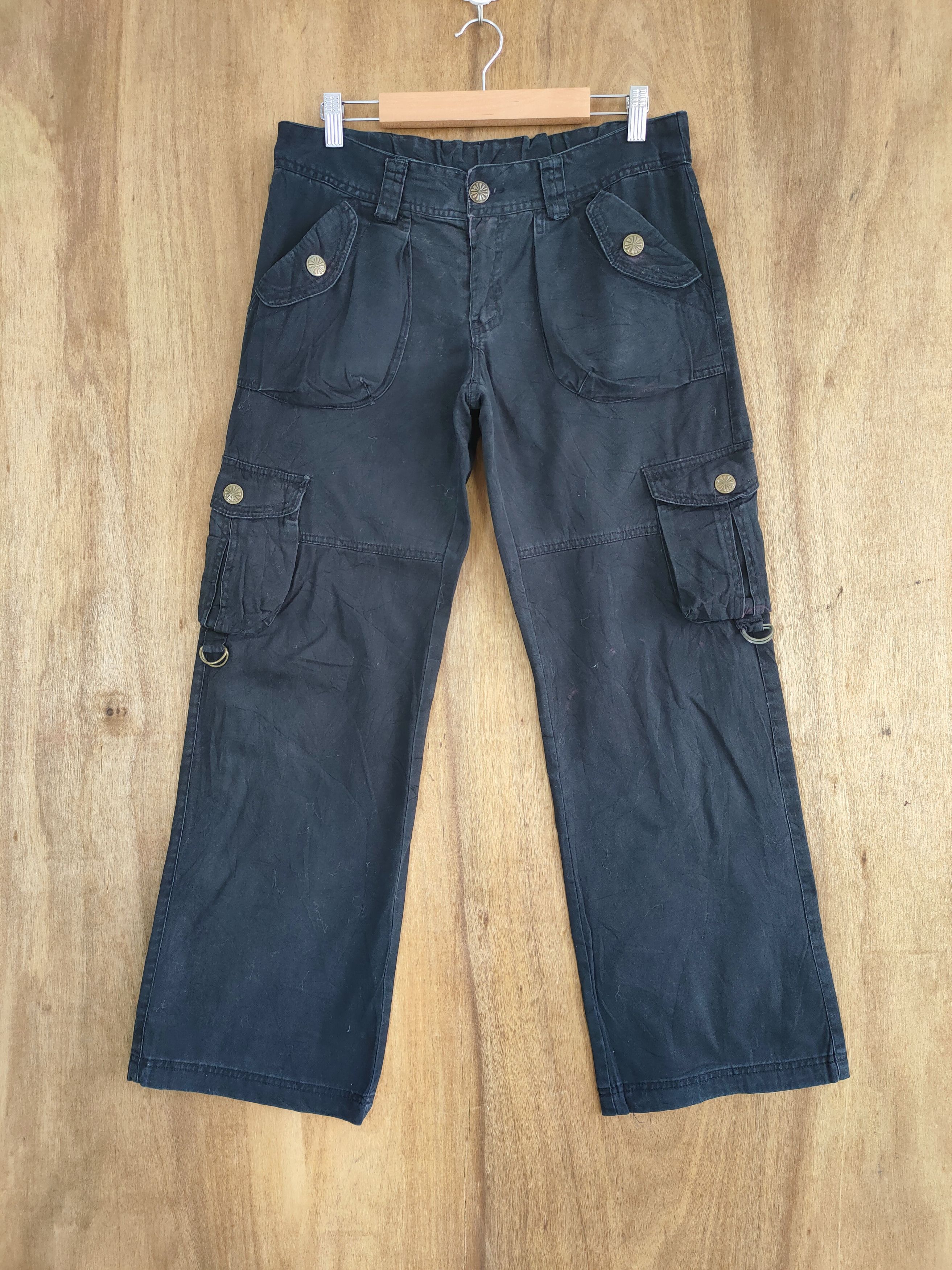 Japanese Brand VINTAGE JAPANESE BRAND BLACK FLARED CARGO PANTS Size US 29 - 1 Thumbnail