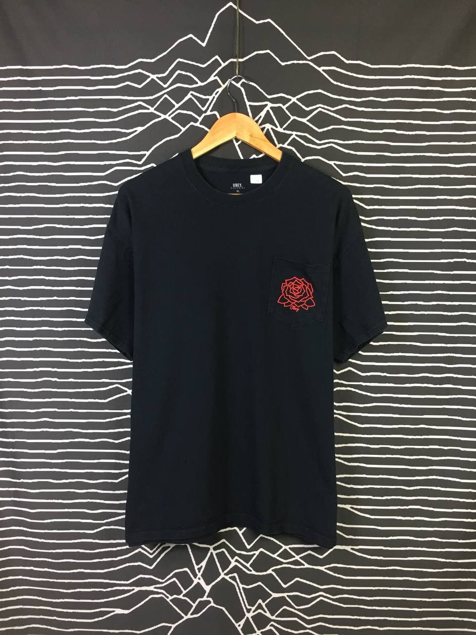 Obey Obey Worldwide Defiant Rose Graphic Pocket Tee Size US XL / EU 56 / 4 - 2 Thumbnail