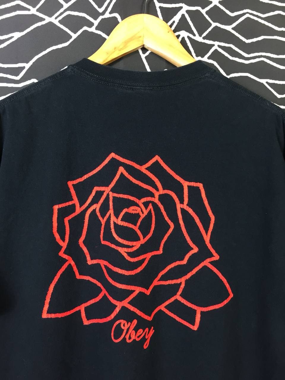 Obey Obey Worldwide Defiant Rose Graphic Pocket Tee Size US XL / EU 56 / 4 - 3 Thumbnail