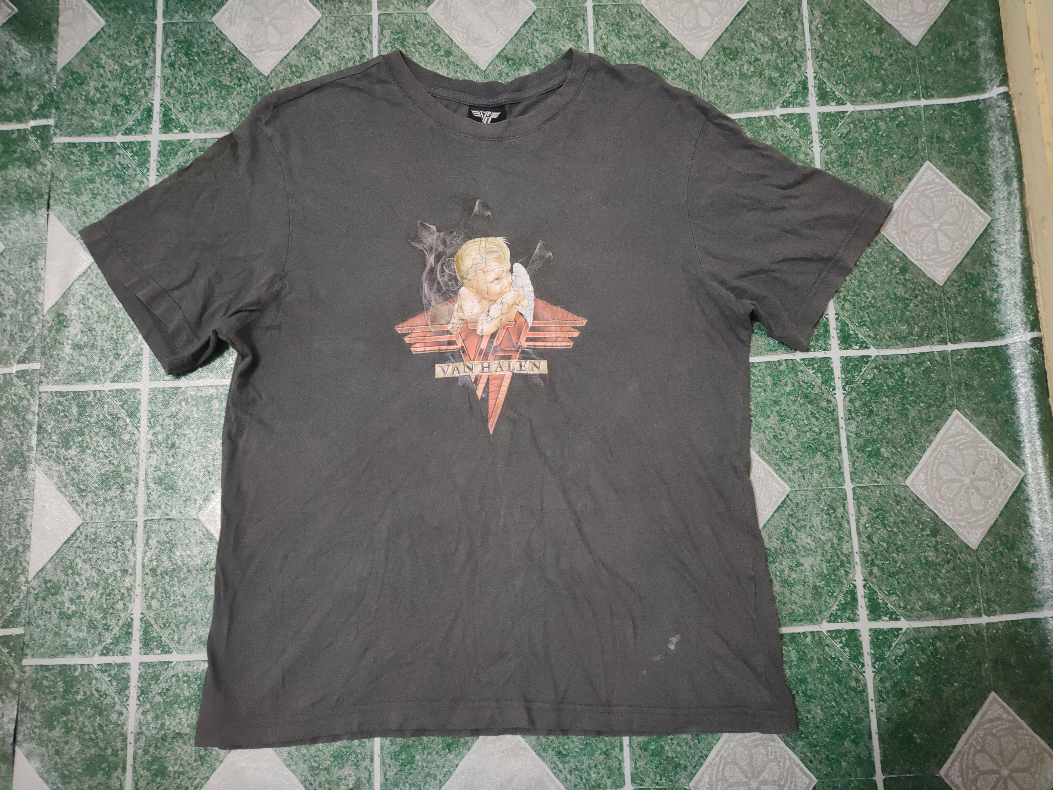 Band Tees Distressed Thrashed Van Halen Sun faded t shirt Size US L / EU 52-54 / 3 - 1 Thumbnail