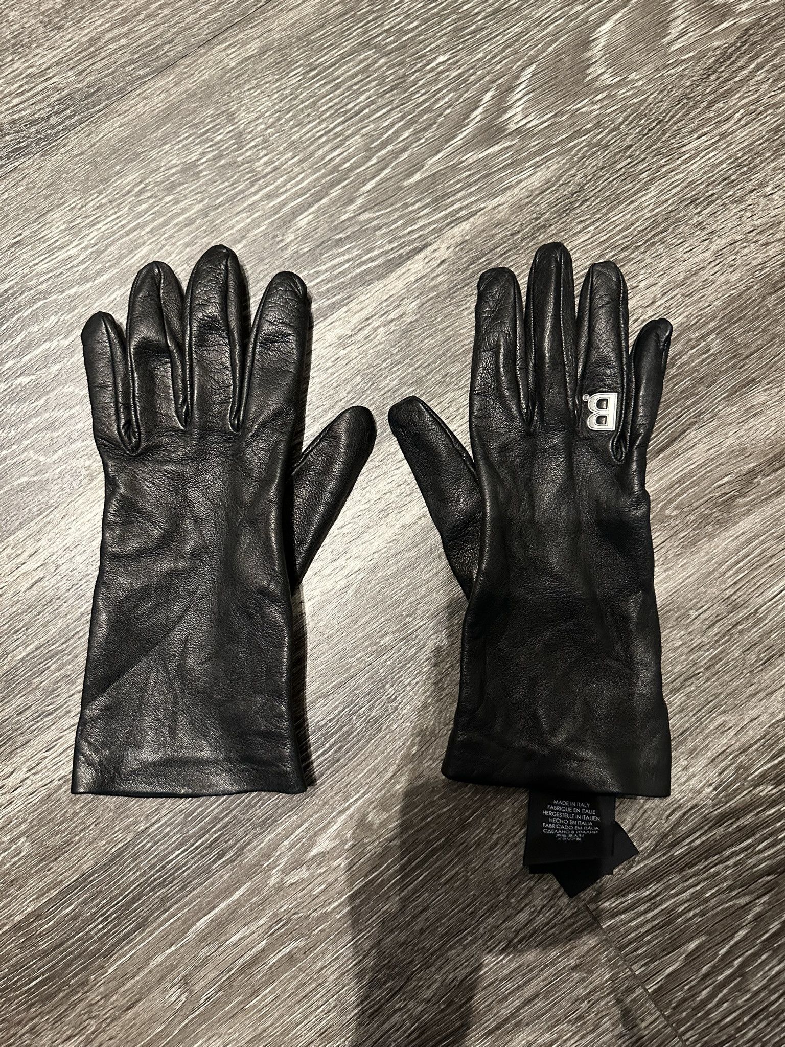 Balenciaga AW21 Balenciaga Leather Logo Gloves | Grailed