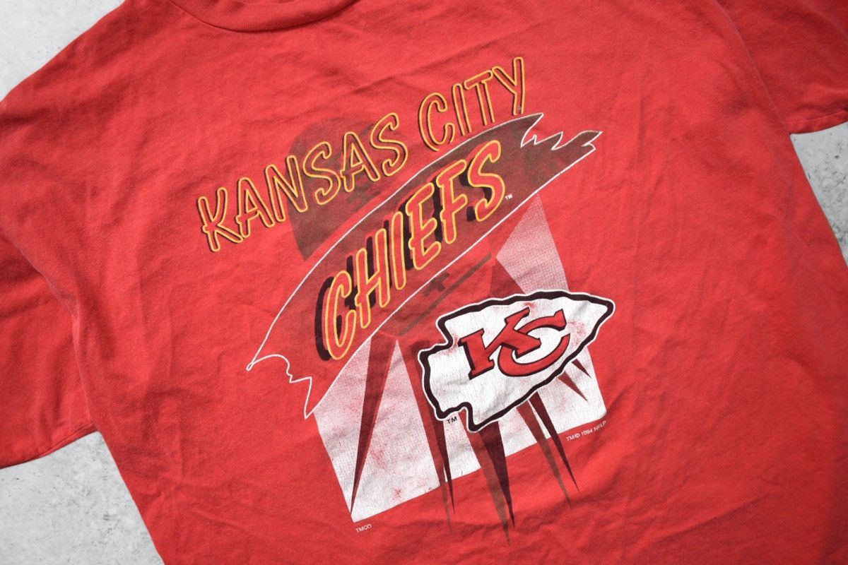 NFL × Vintage Vintage 90s KC Chiefs NFL T-Shirt (XXL) Size US XXL / EU 58 / 5 - 2 Thumbnail