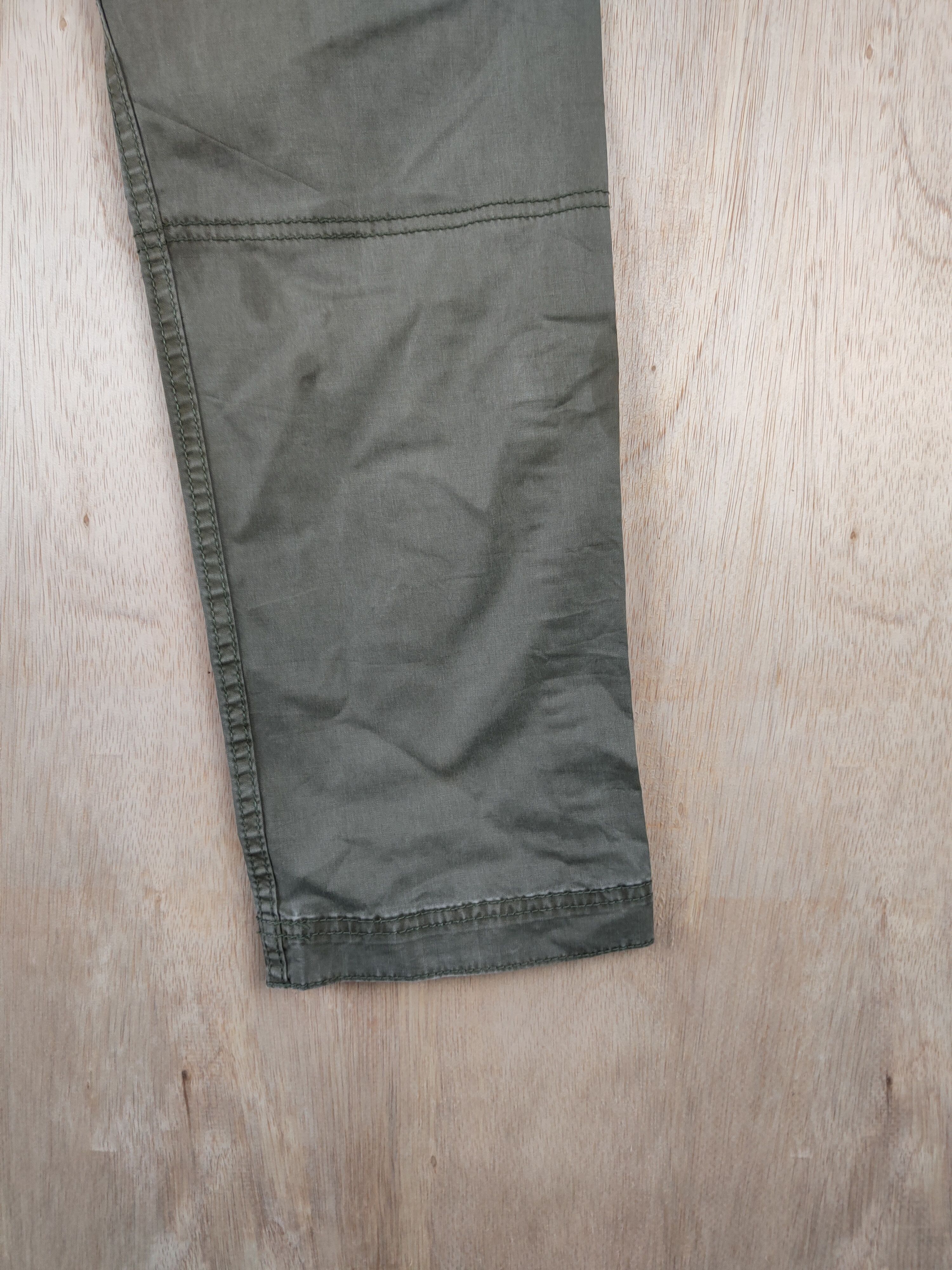 Japanese Brand × Uniqlo Uniqlo Army utility multipocket tactical Green Pant #4445 Size 25" / US 0 / IT 36 - 12 Thumbnail