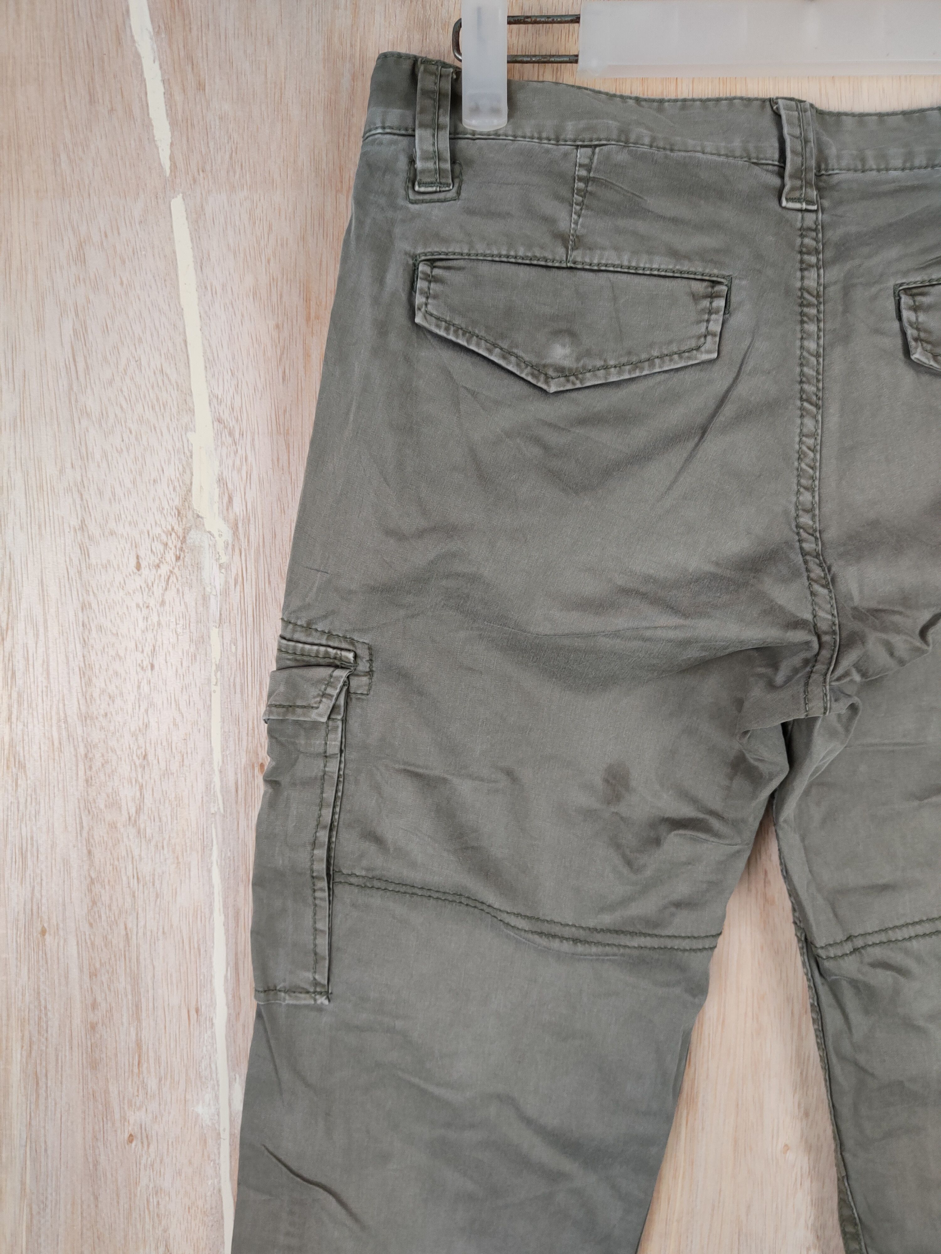Japanese Brand × Uniqlo Uniqlo Army utility multipocket tactical Green Pant #4445 Size 25" / US 0 / IT 36 - 9 Thumbnail