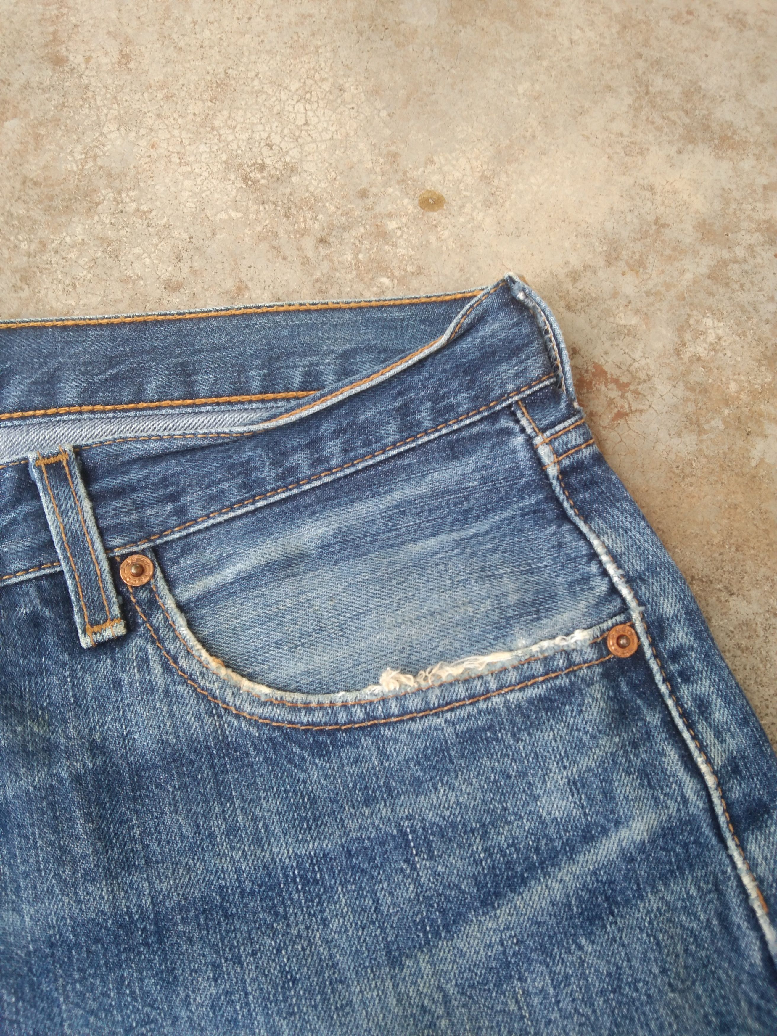 Levi's Vintage Levi's 501 Faded Blue Distressed Jeans 36x30 Size US 36 / EU 52 - 6 Thumbnail