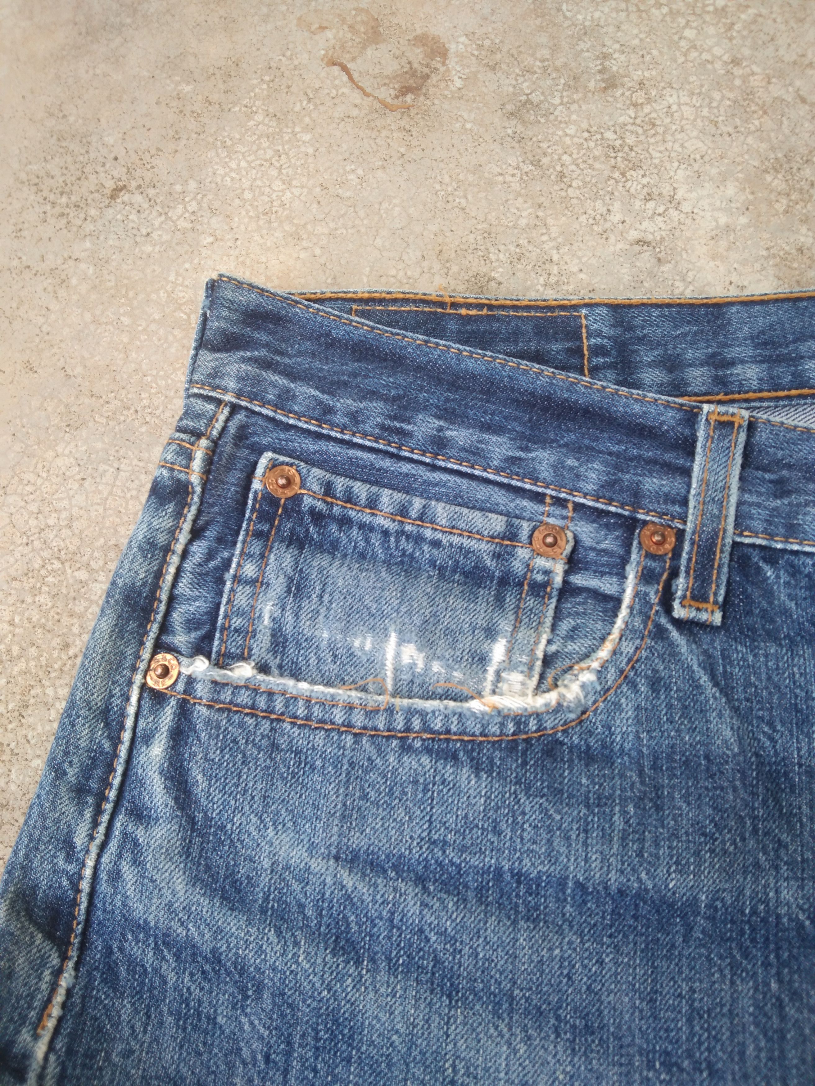 Levi's Vintage Levi's 501 Faded Blue Distressed Jeans 36x30 Size US 36 / EU 52 - 7 Thumbnail