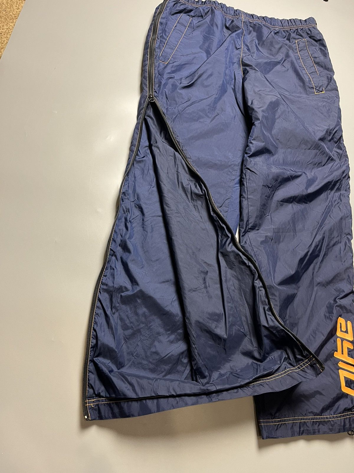 Nike Vintage Nike Nylon Track Pants Small Swoosh Logo Sz L Size US 36 / EU 52 - 8 Thumbnail