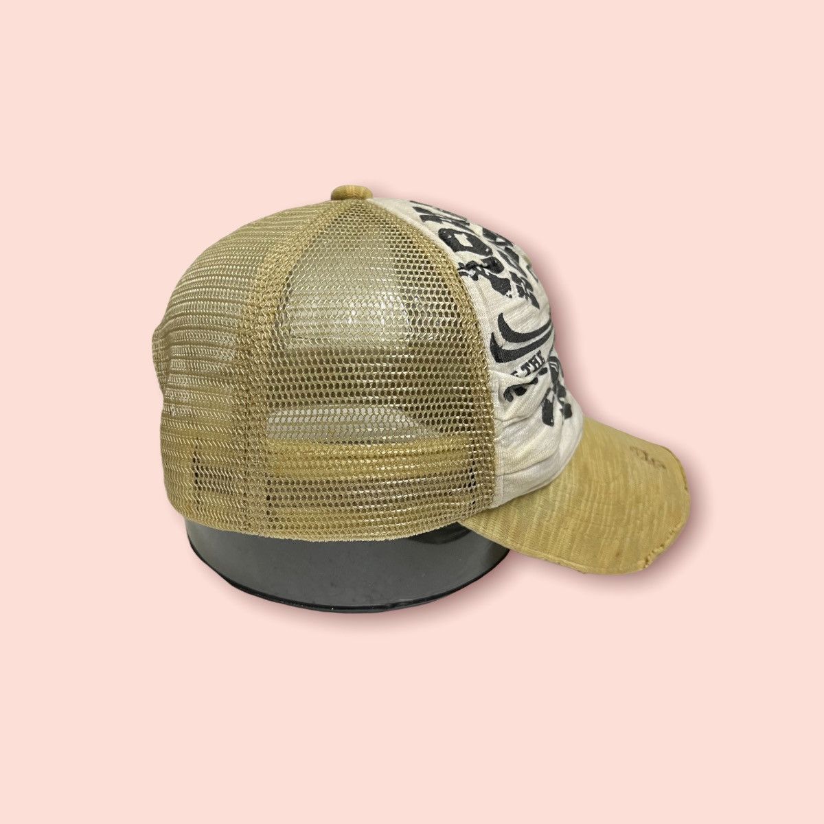 Vintage DISTRESSED SURF BUS MEET VINTAGE PEAKABOO TRUCKER SNAPBACK Size ONE SIZE - 9 Thumbnail