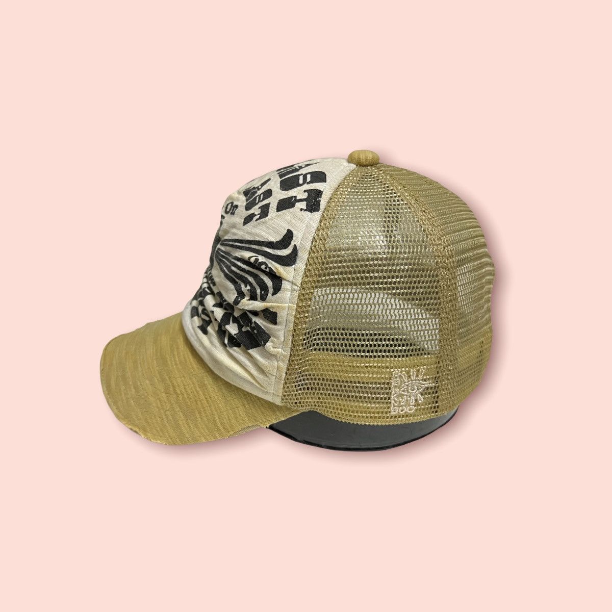 Vintage DISTRESSED SURF BUS MEET VINTAGE PEAKABOO TRUCKER SNAPBACK Size ONE SIZE - 3 Thumbnail