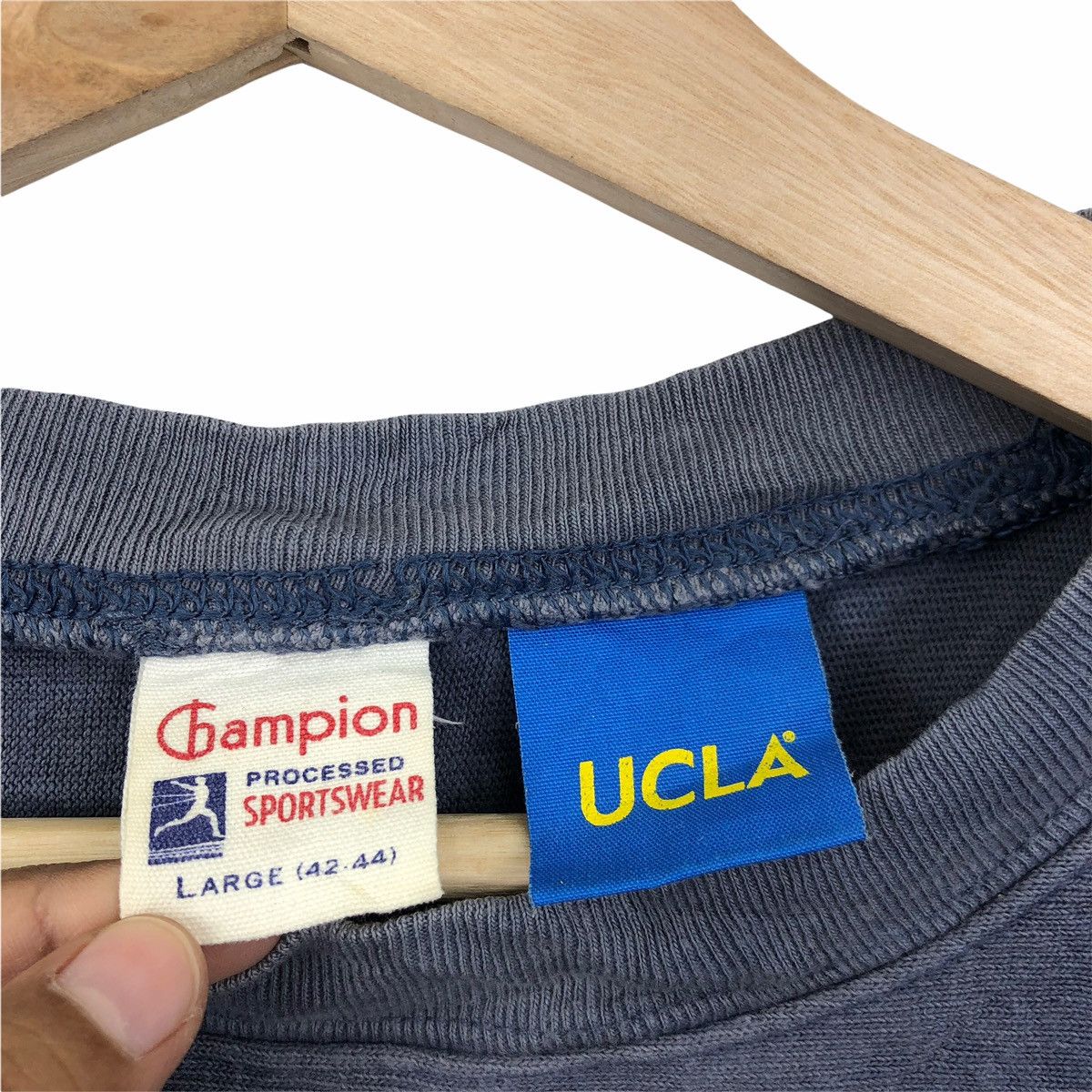 Champion Vintage CHAMPION SPORTSWEAR UCLA Bruins Running Man Size US L / EU 52-54 / 3 - 7 Thumbnail